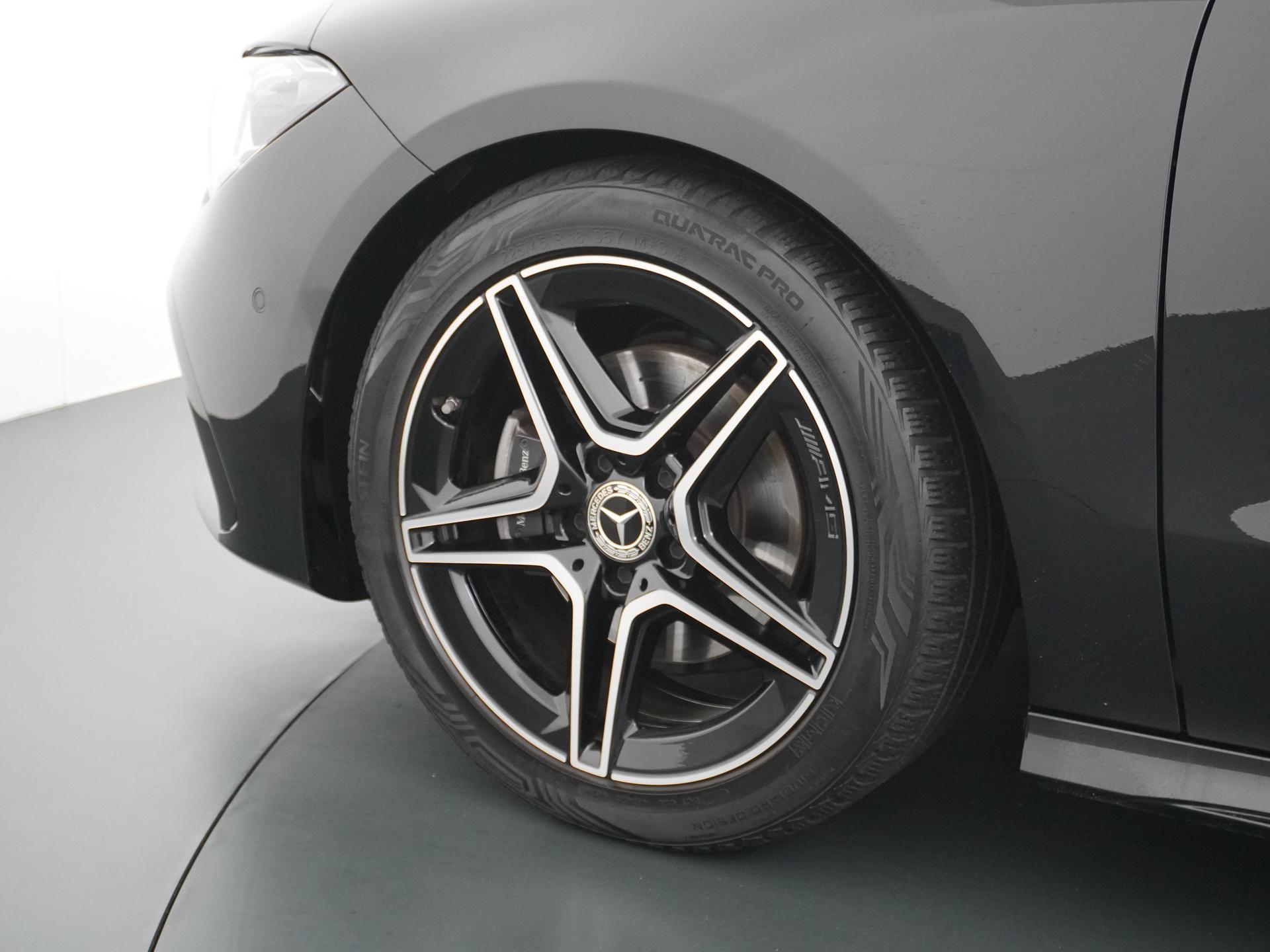 Mercedes-Benz CLA-Klasse 180 AMG Line Star Edition 21