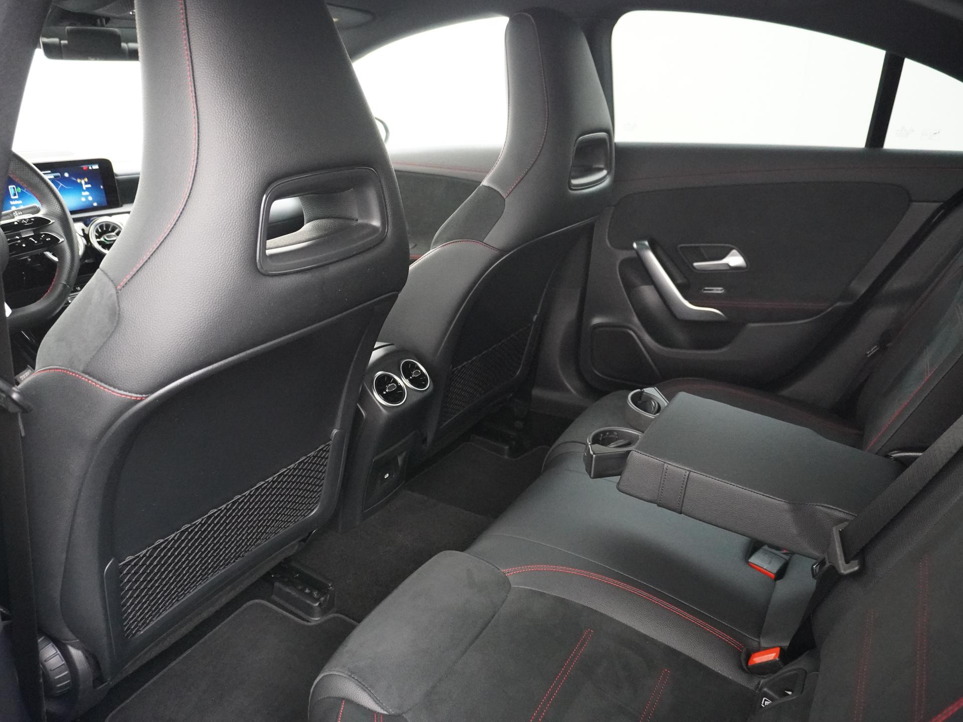 Mercedes-Benz CLA-Klasse 180 AMG Line Star Edition 24