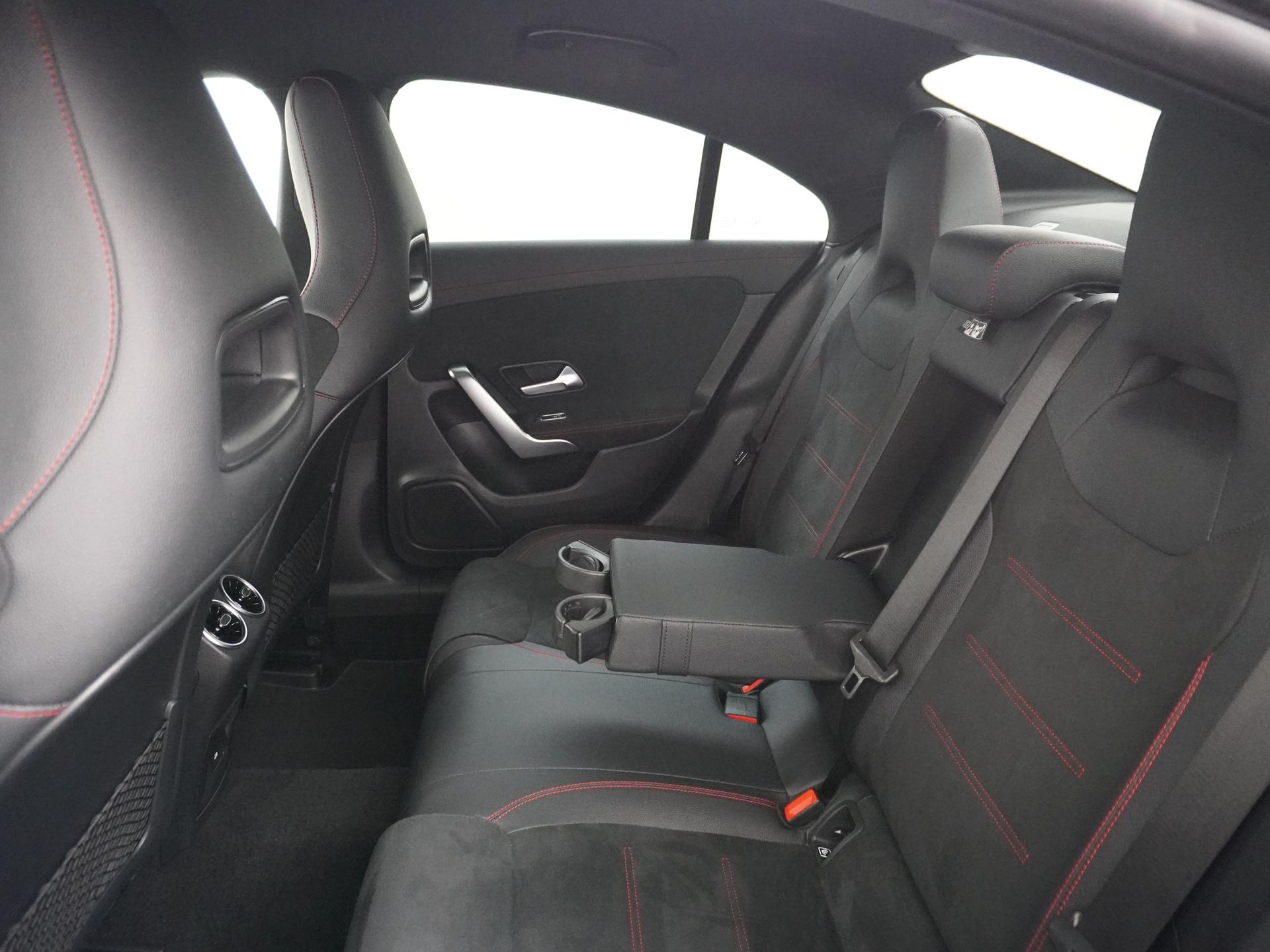 Mercedes-Benz CLA-Klasse 180 AMG Line Star Edition 25