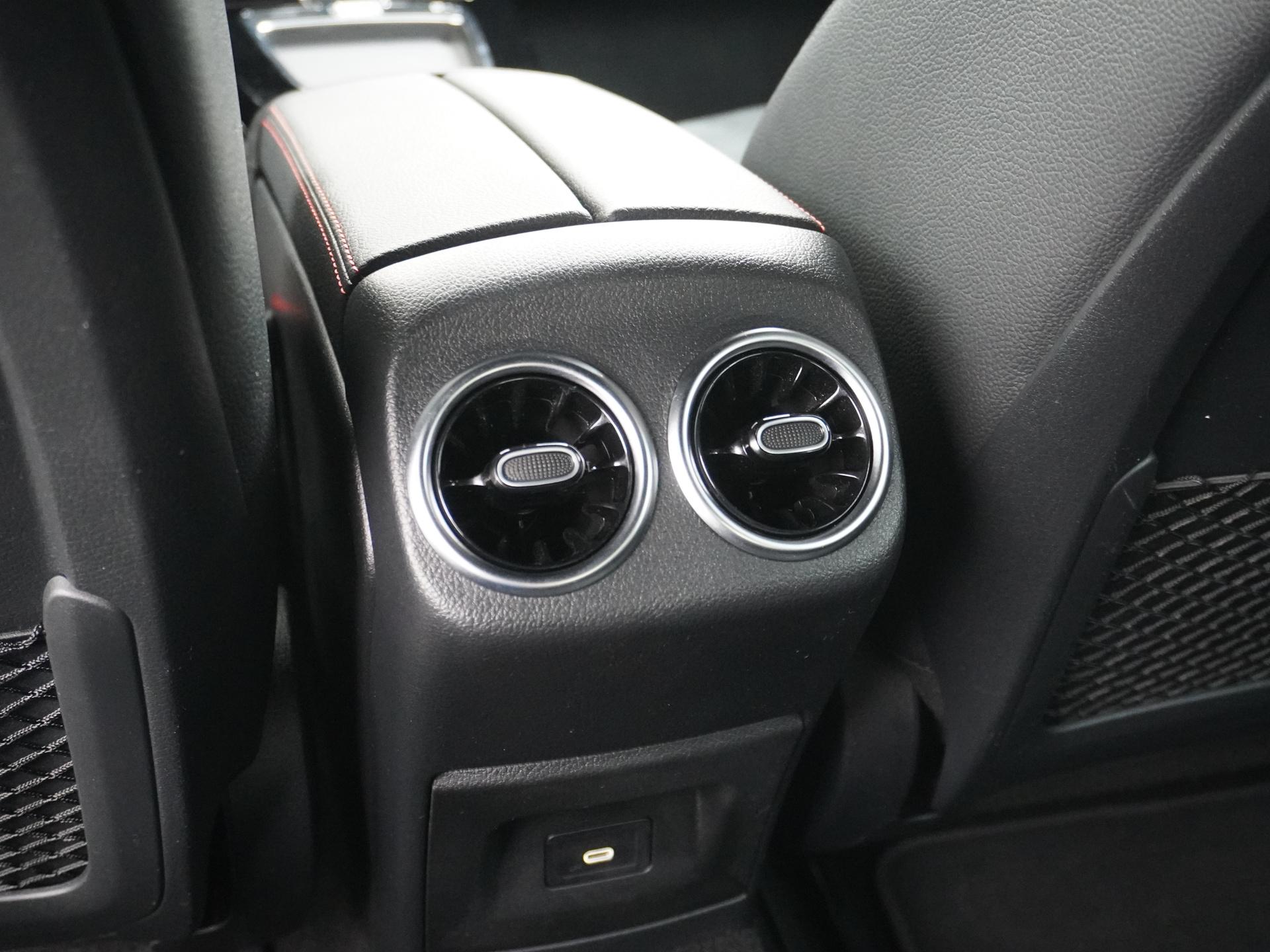 Mercedes-Benz CLA-Klasse 180 AMG Line Star Edition 26