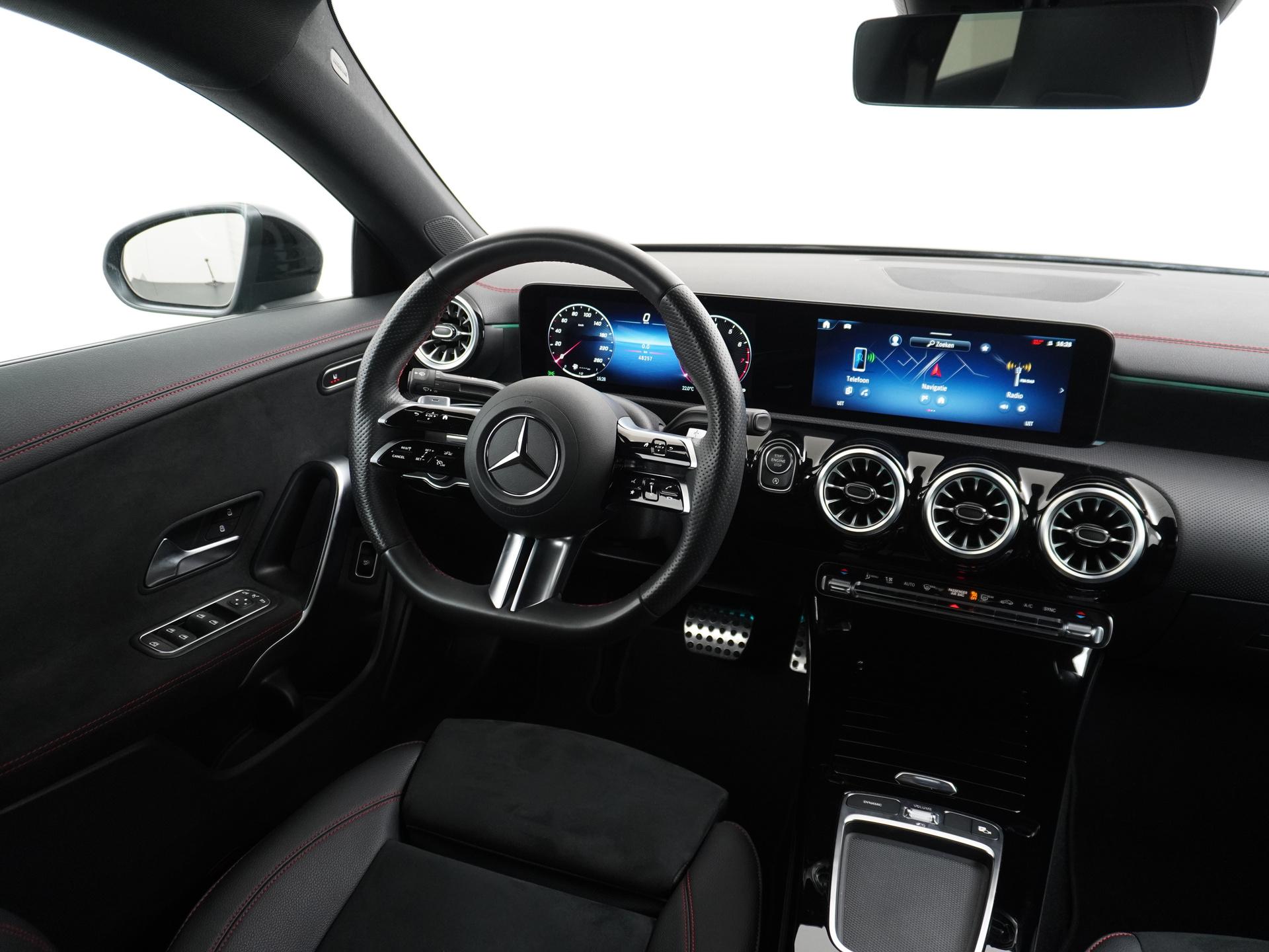 Mercedes-Benz CLA-Klasse 180 AMG Line Star Edition 27