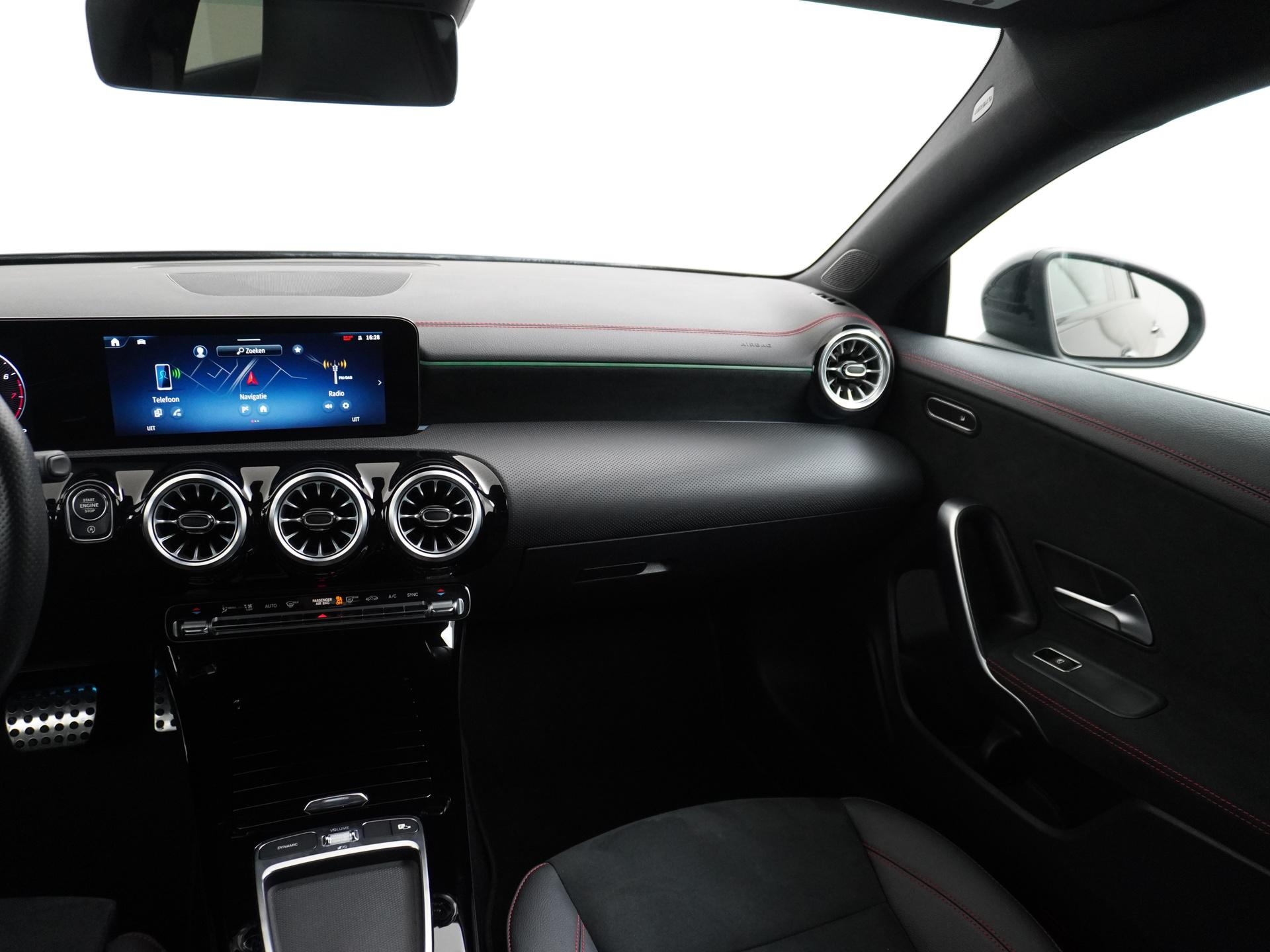 Mercedes-Benz CLA-Klasse 180 AMG Line Star Edition 28