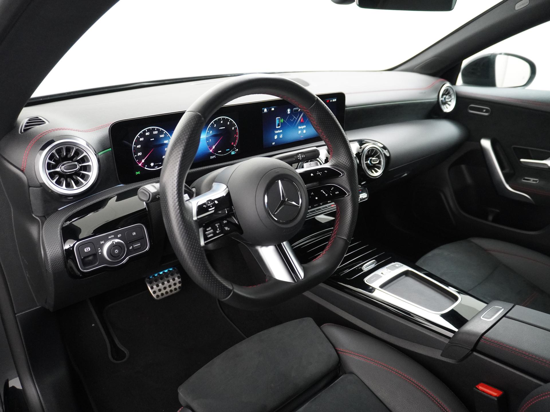 Mercedes-Benz CLA-Klasse 180 AMG Line Star Edition 3