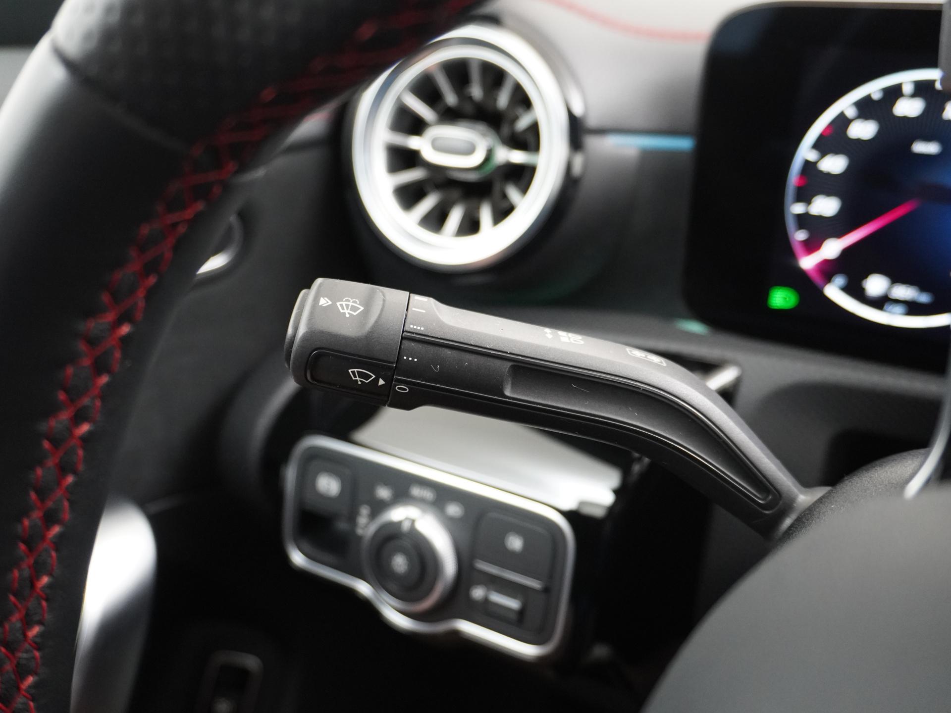 Mercedes-Benz CLA-Klasse 180 AMG Line Star Edition 30