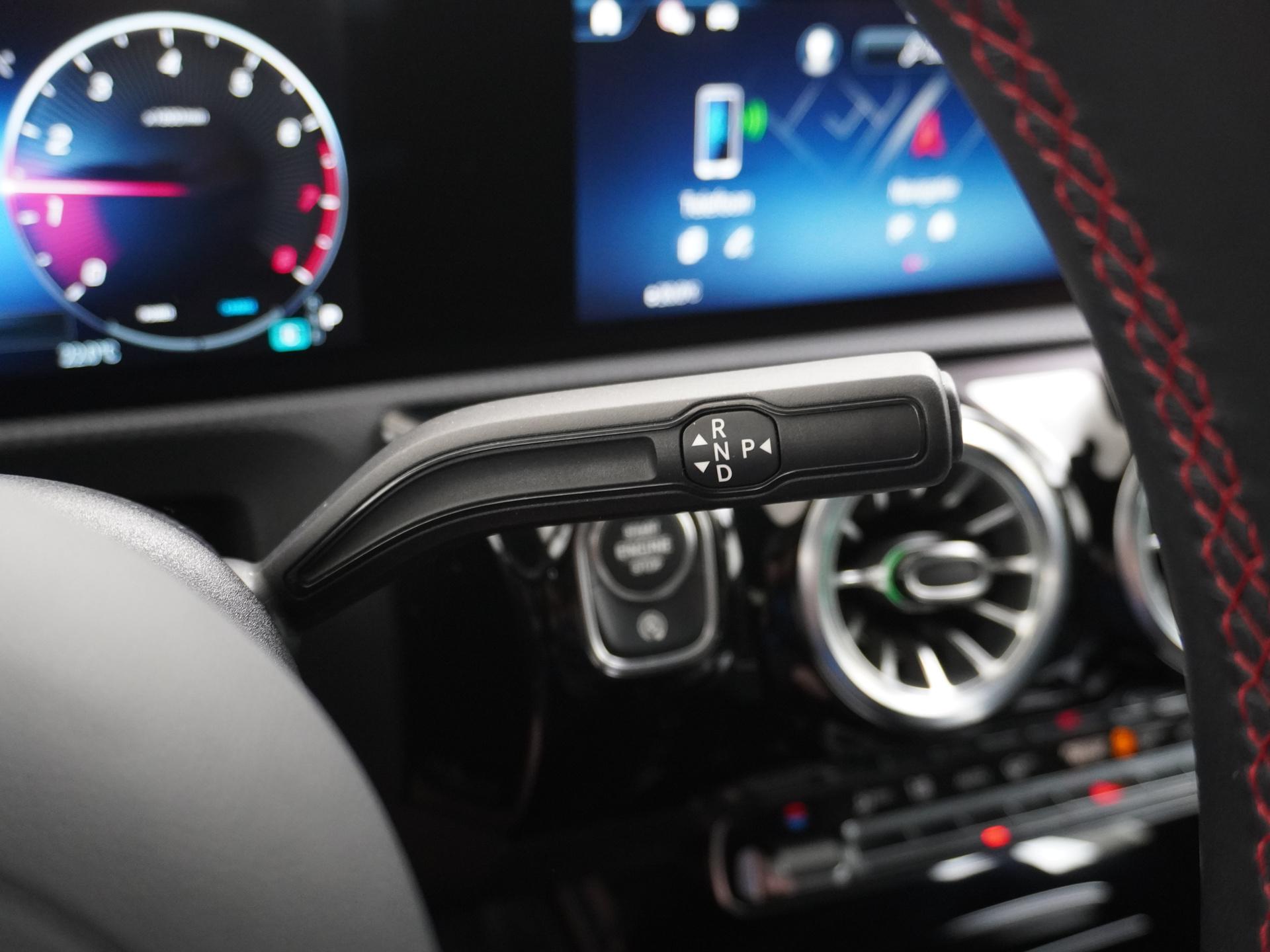 Mercedes-Benz CLA-Klasse 180 AMG Line Star Edition 31