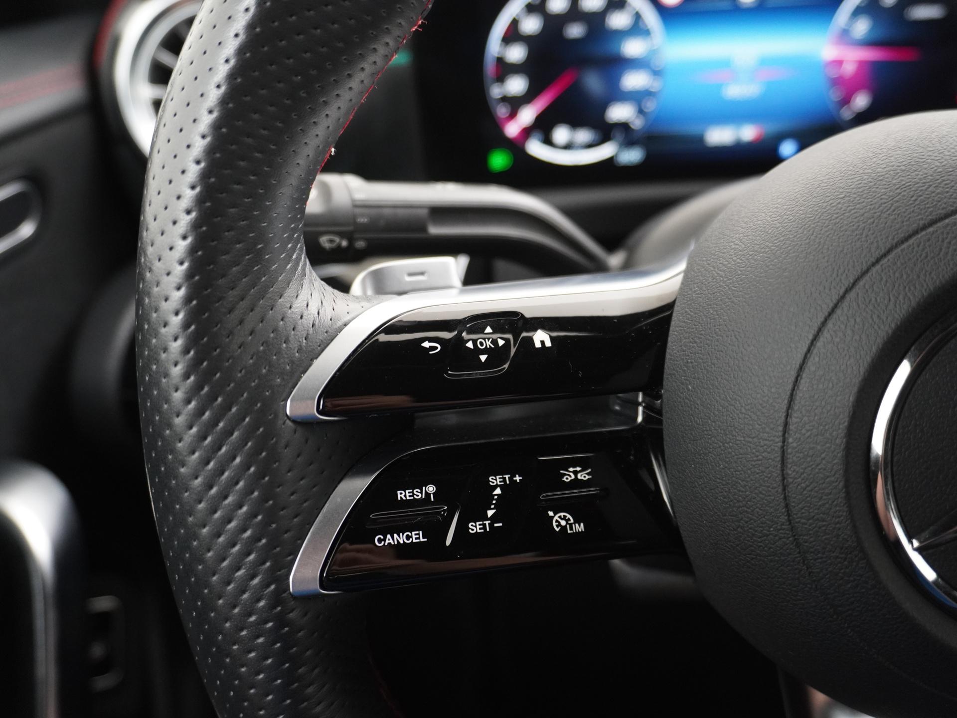 Mercedes-Benz CLA-Klasse 180 AMG Line Star Edition 32