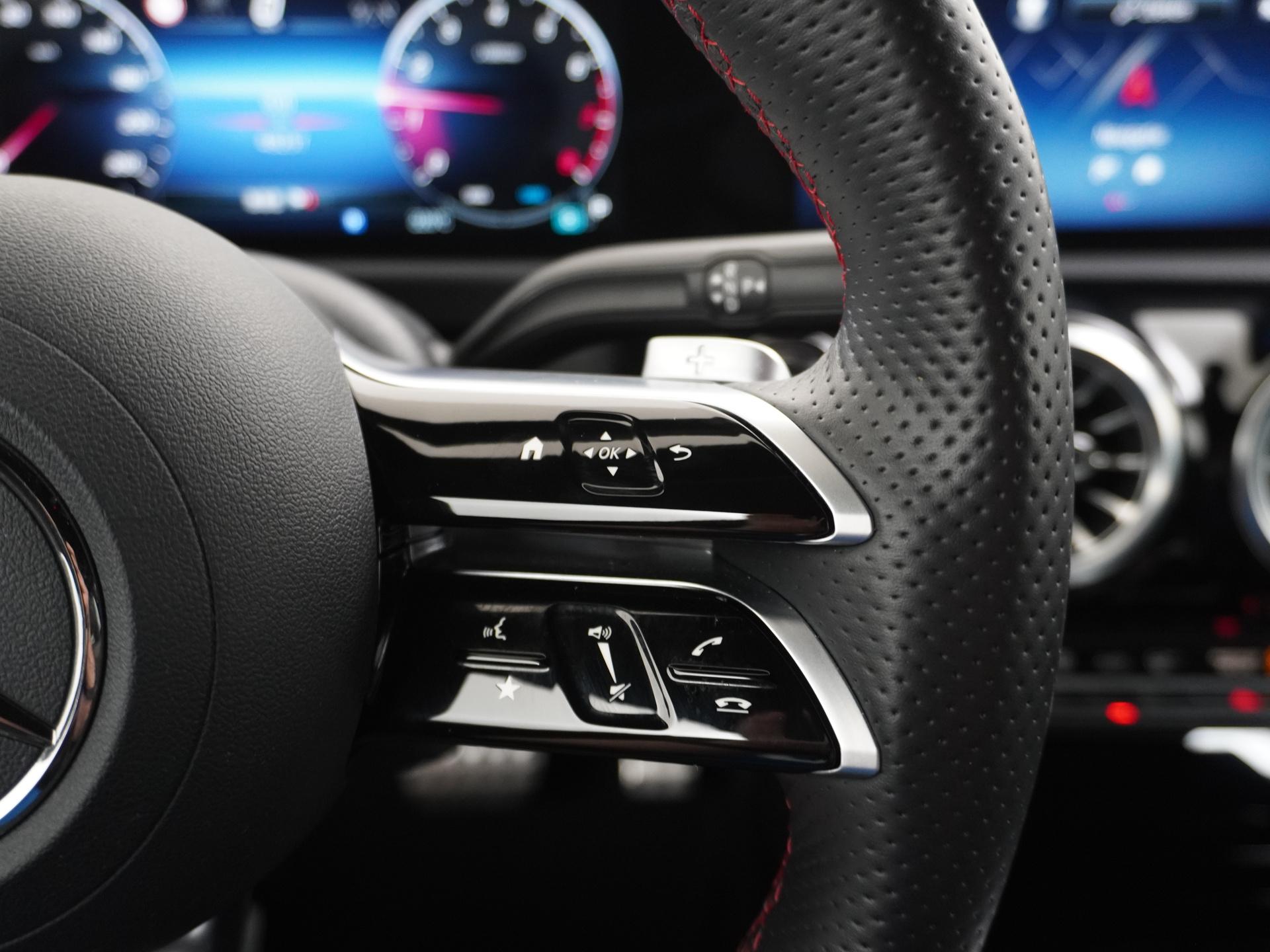 Mercedes-Benz CLA-Klasse 180 AMG Line Star Edition 33