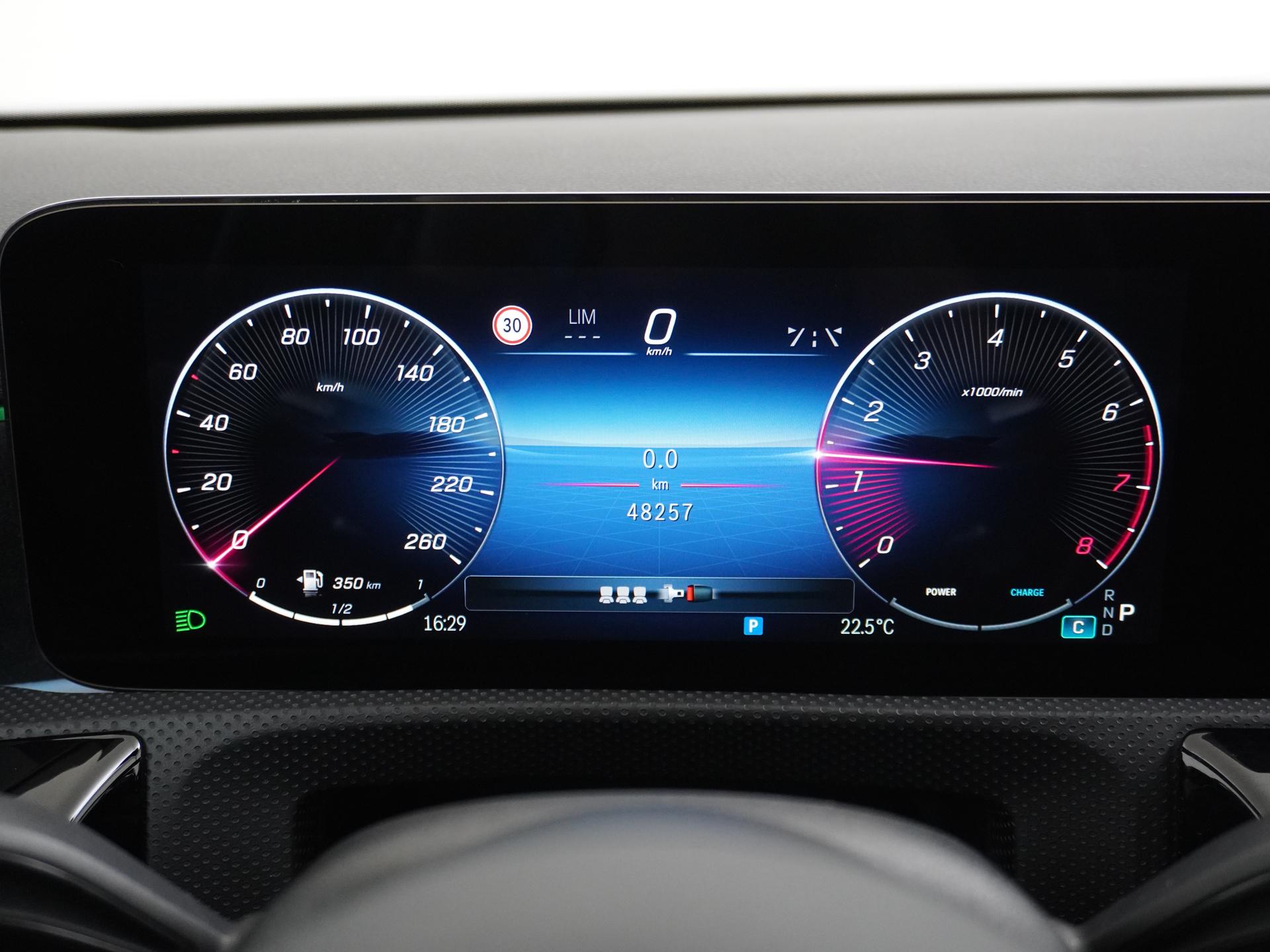 Mercedes-Benz CLA-Klasse 180 AMG Line Star Edition 34