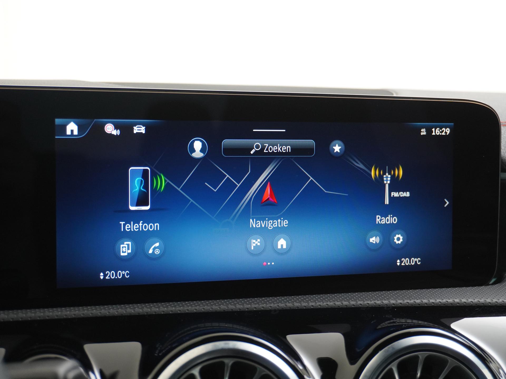 Mercedes-Benz CLA-Klasse 180 AMG Line Star Edition 37