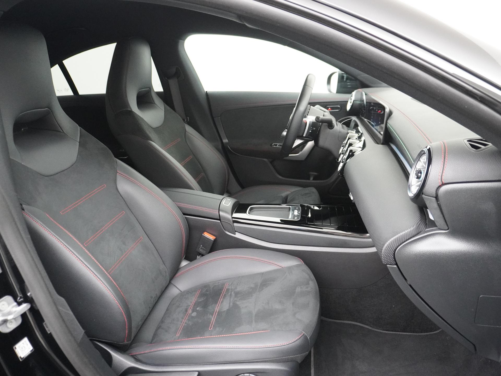 Mercedes-Benz CLA-Klasse 180 AMG Line Star Edition 46