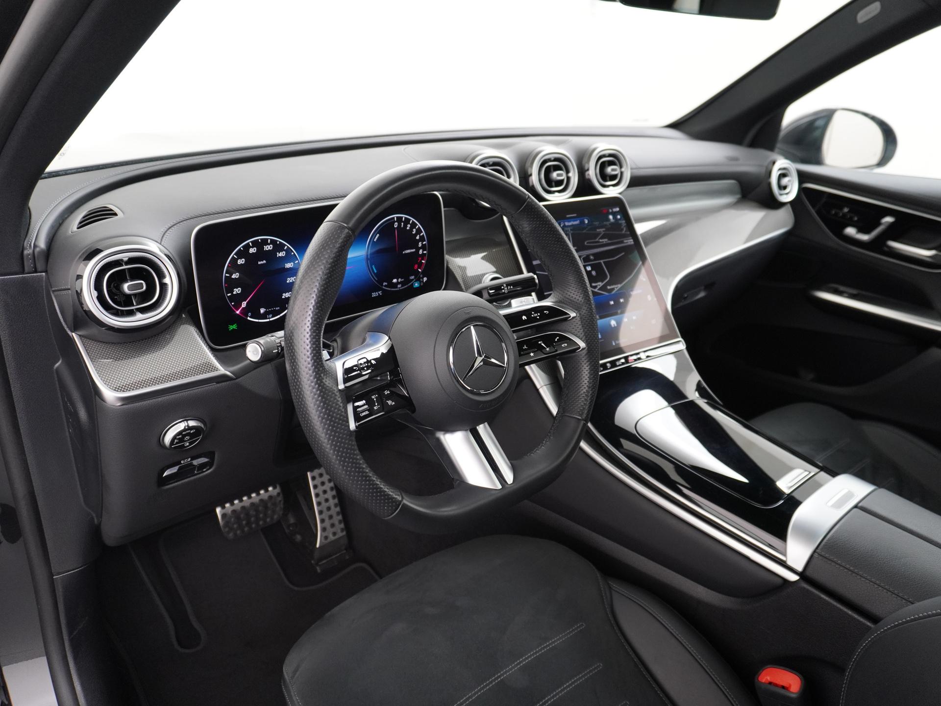 Mercedes-Benz GLC 300e 4MATIC AMG Line 1