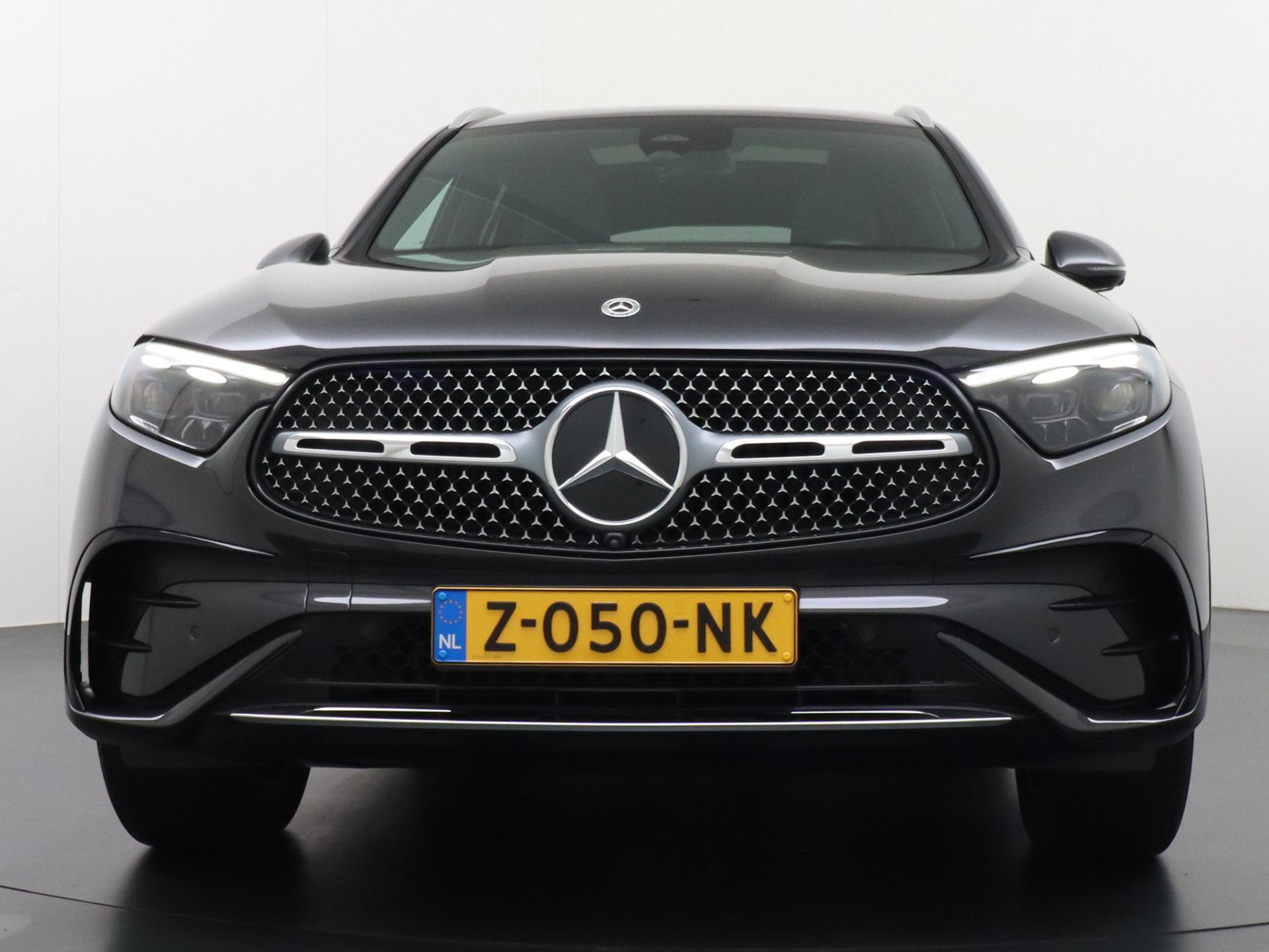 Mercedes-Benz GLC 300e 4MATIC AMG Line 13