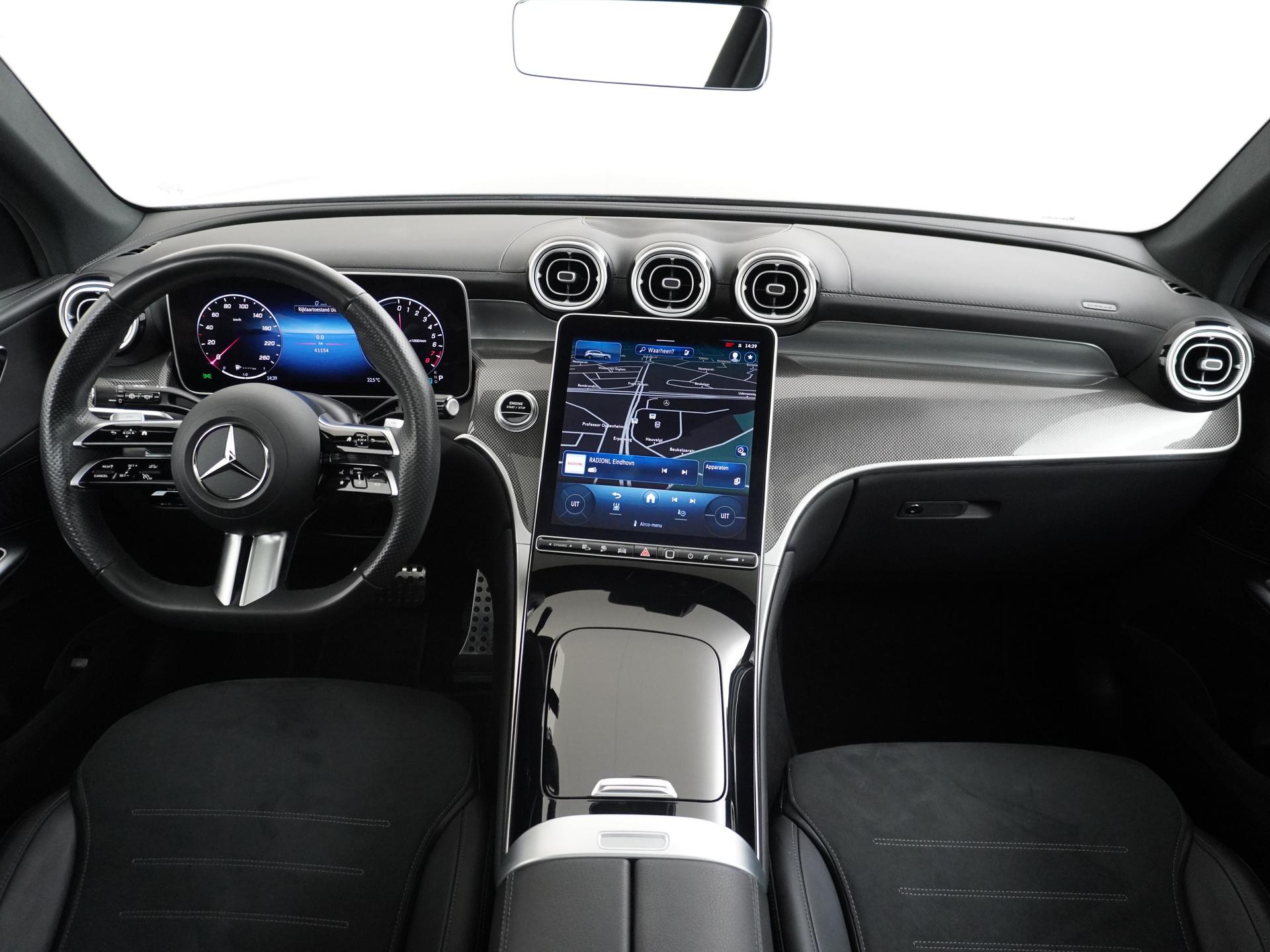Mercedes-Benz GLC 300e 4MATIC AMG Line 31