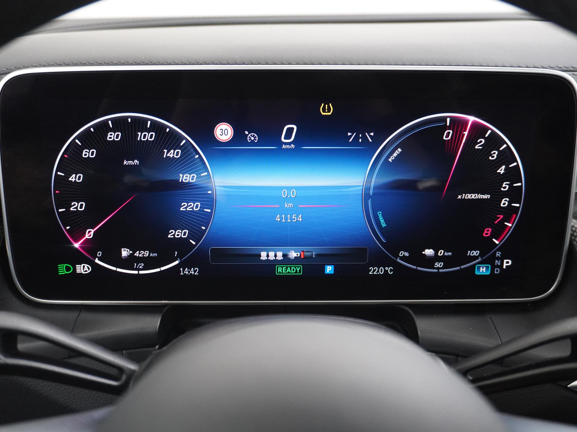 Mercedes-Benz GLC 300e 4MATIC AMG Line 38