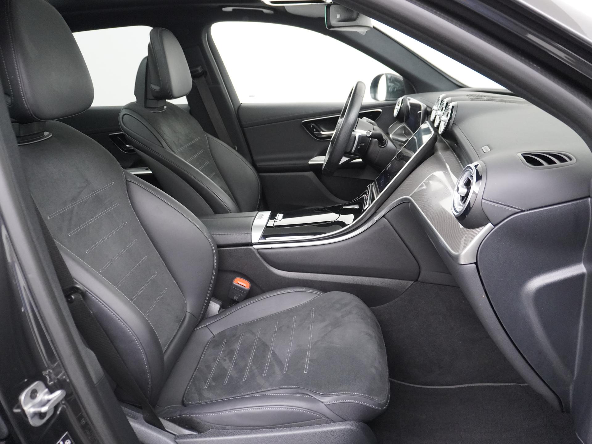 Mercedes-Benz GLC 300e 4MATIC AMG Line 49
