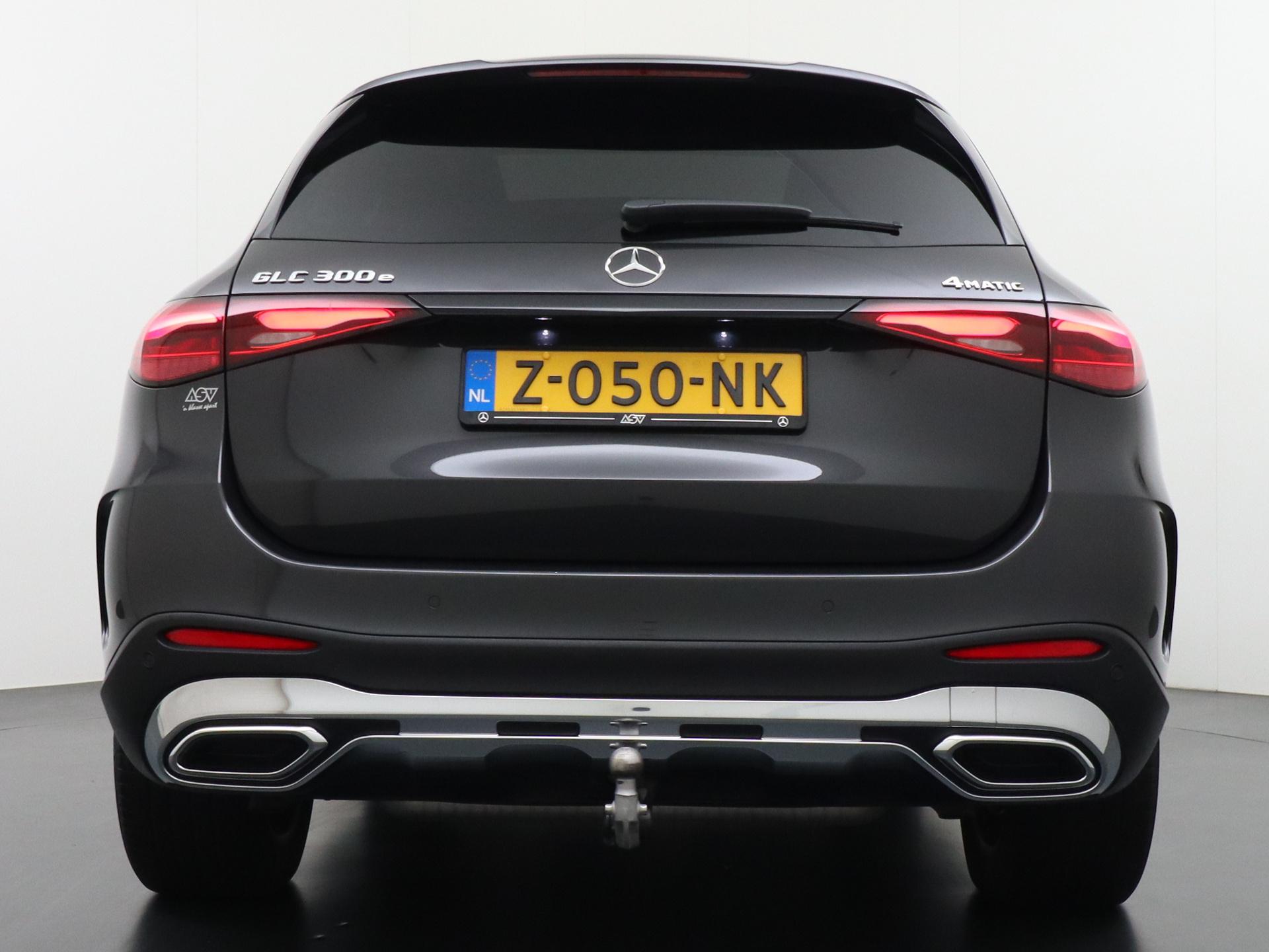 Mercedes-Benz GLC 300e 4MATIC AMG Line 6