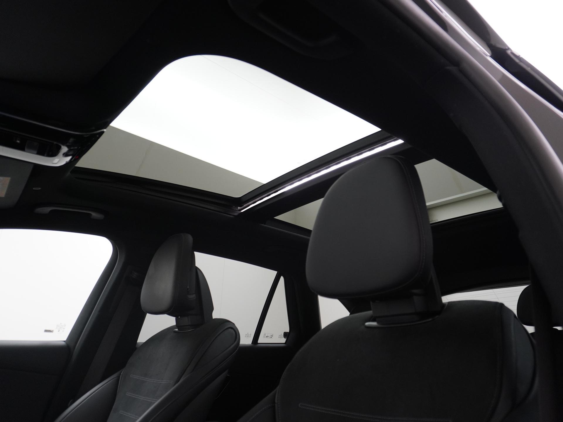 Mercedes-Benz GLC 300e 4MATIC AMG Line 7