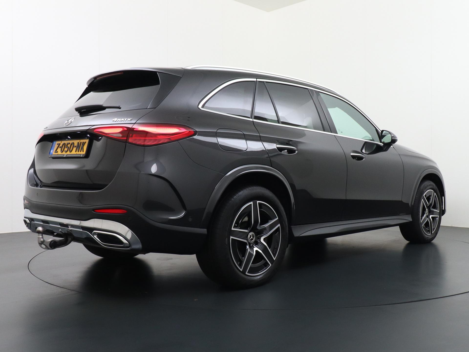 Mercedes-Benz GLC 300e 4MATIC AMG Line 8