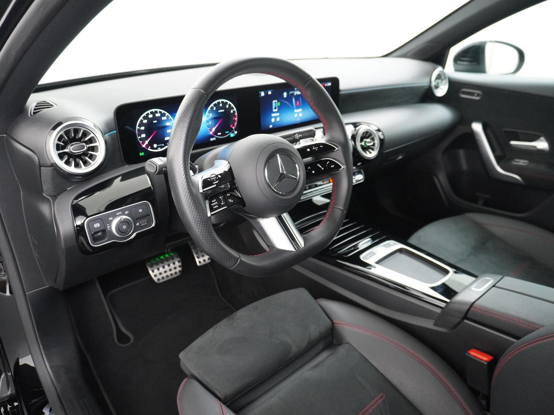 Mercedes-Benz A-Klasse 180 AMG Line Star Edition 1