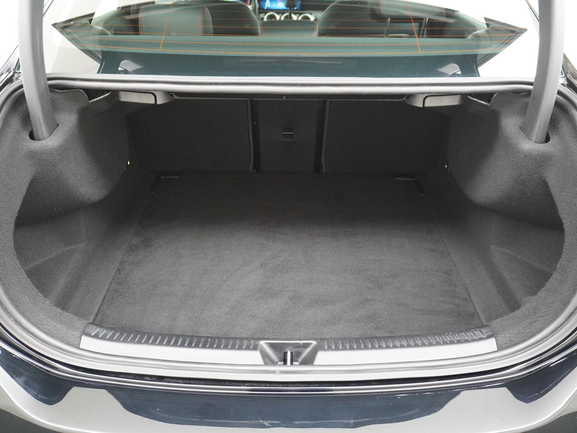 Mercedes-Benz A-Klasse 180 AMG Line Star Edition 19