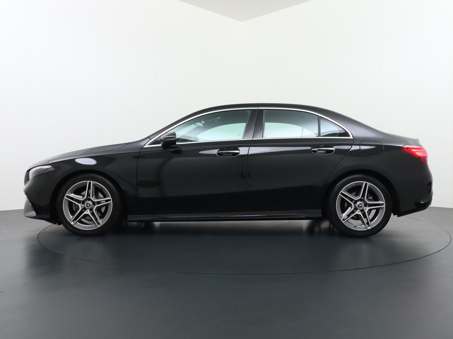 Mercedes-Benz A-Klasse 180 AMG Line Star Edition 2