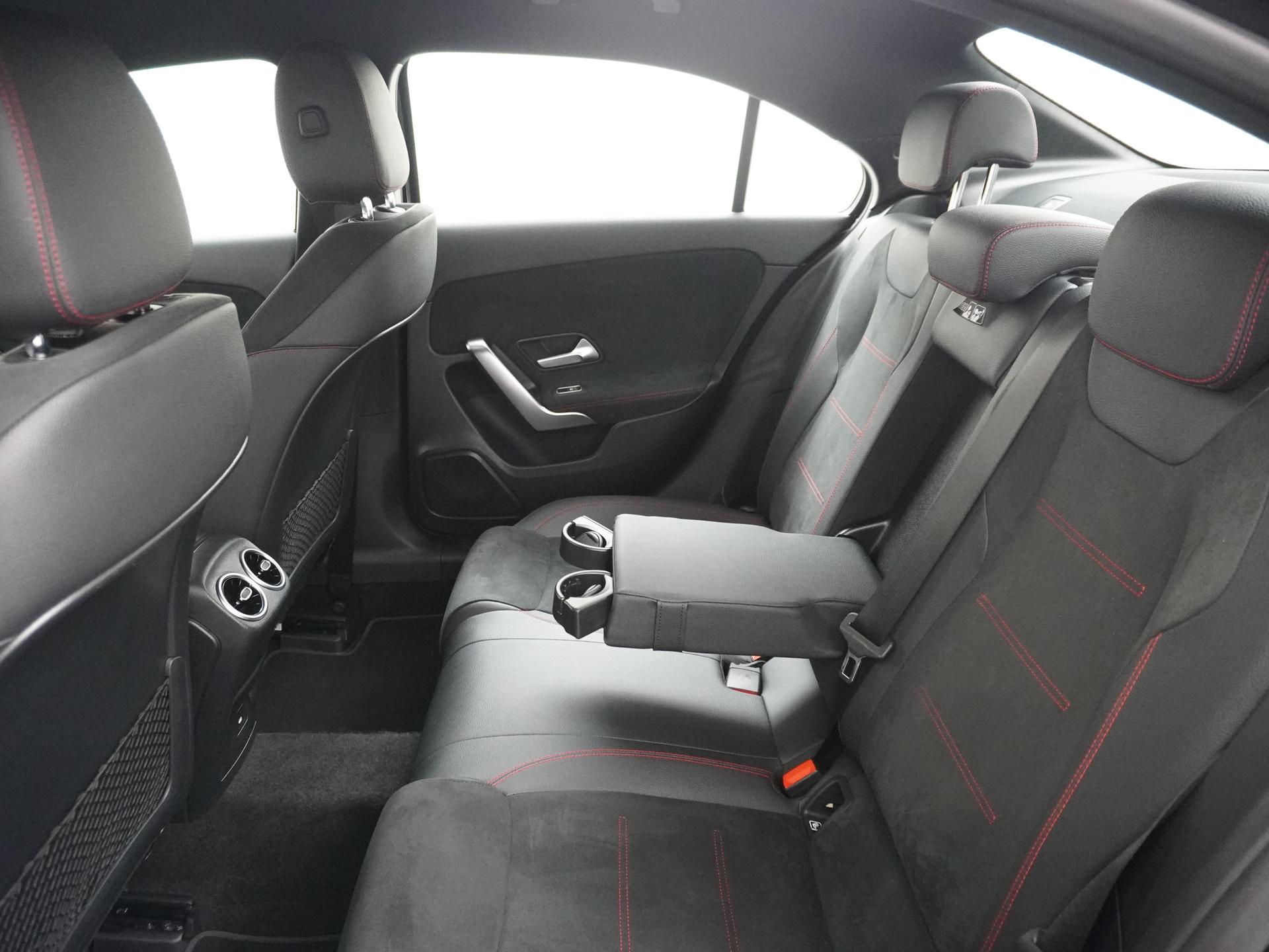 Mercedes-Benz A-Klasse 180 AMG Line Star Edition 26