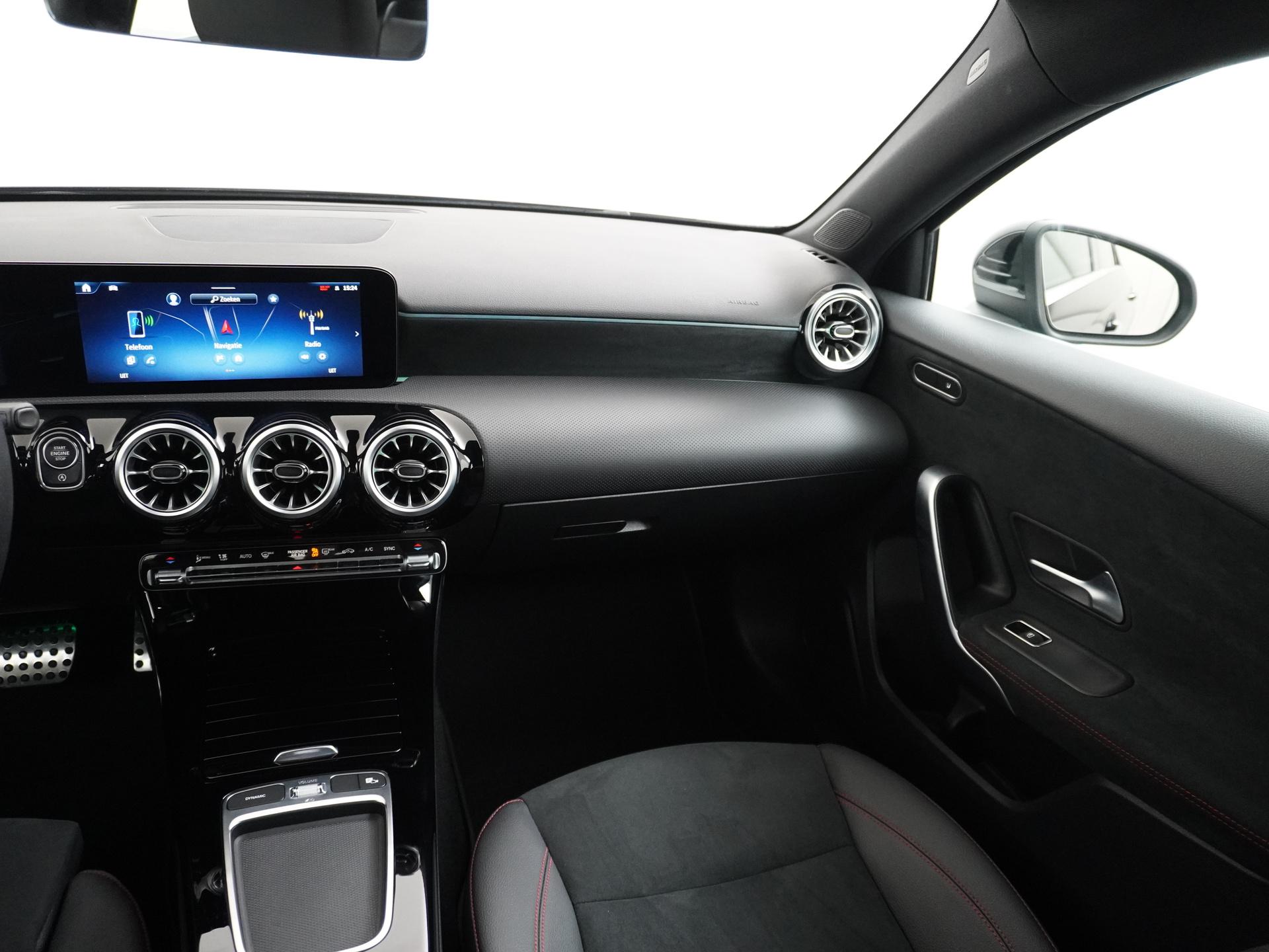 Mercedes-Benz A-Klasse 180 AMG Line Star Edition 28