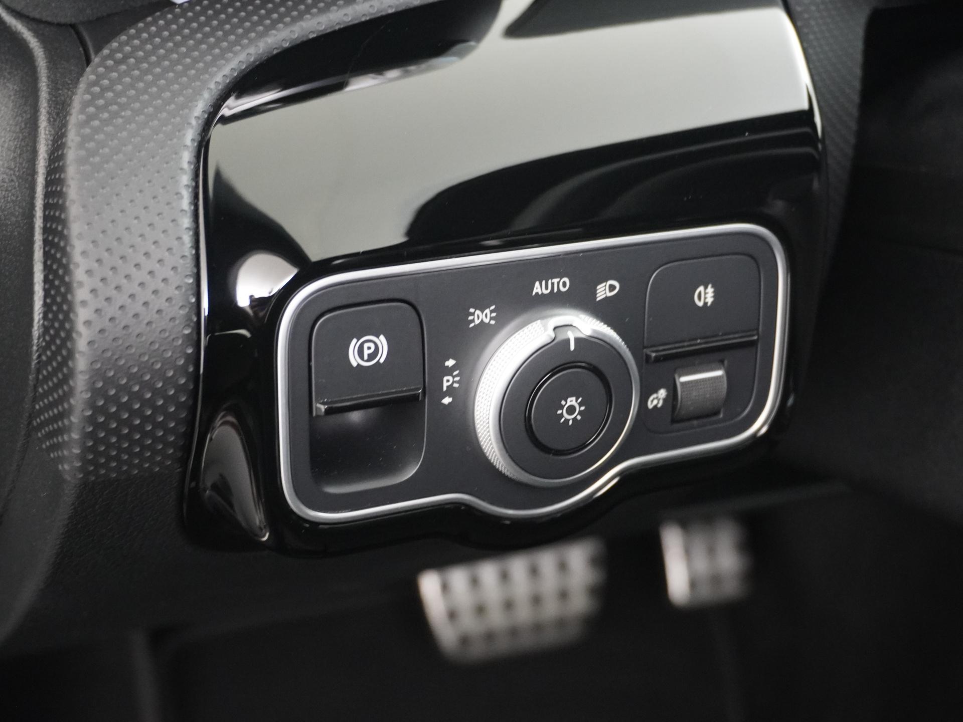 Mercedes-Benz A-Klasse 180 AMG Line Star Edition 29