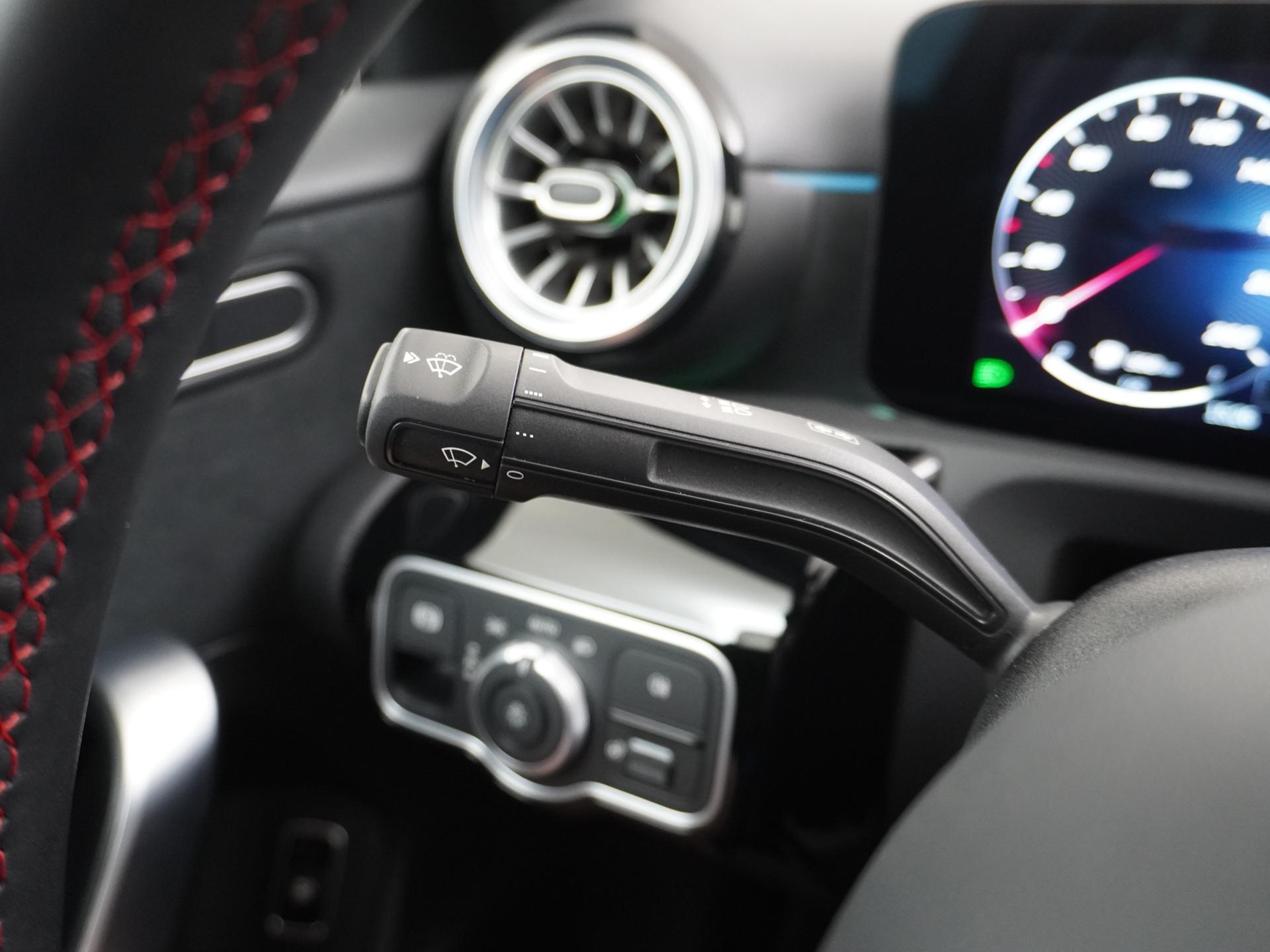 Mercedes-Benz A-Klasse 180 AMG Line Star Edition 30