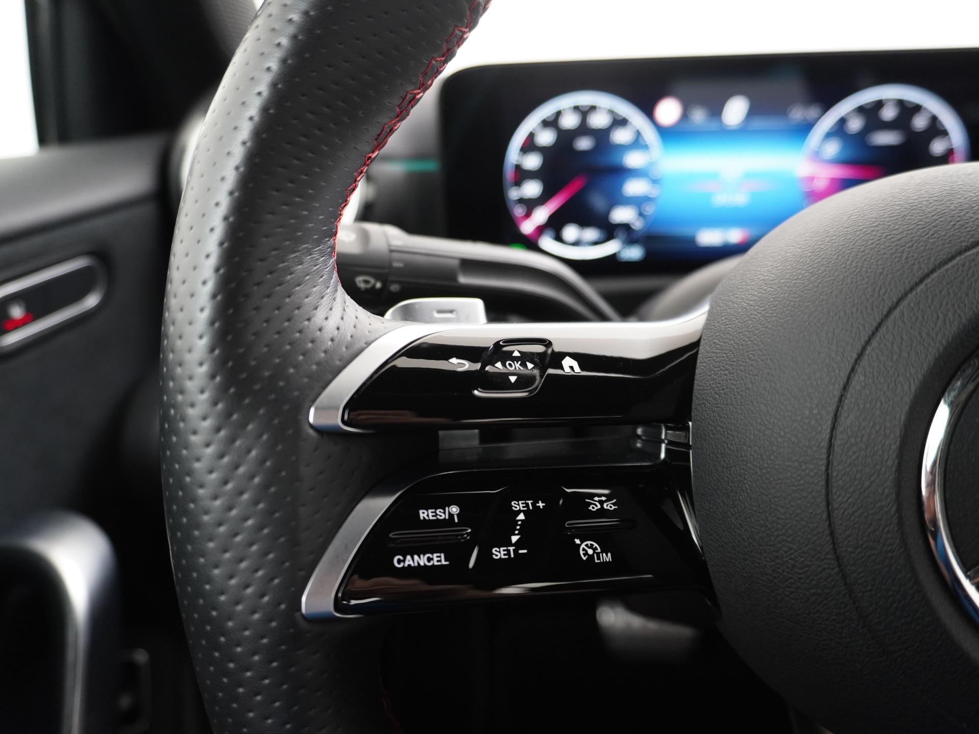 Mercedes-Benz A-Klasse 180 AMG Line Star Edition 32