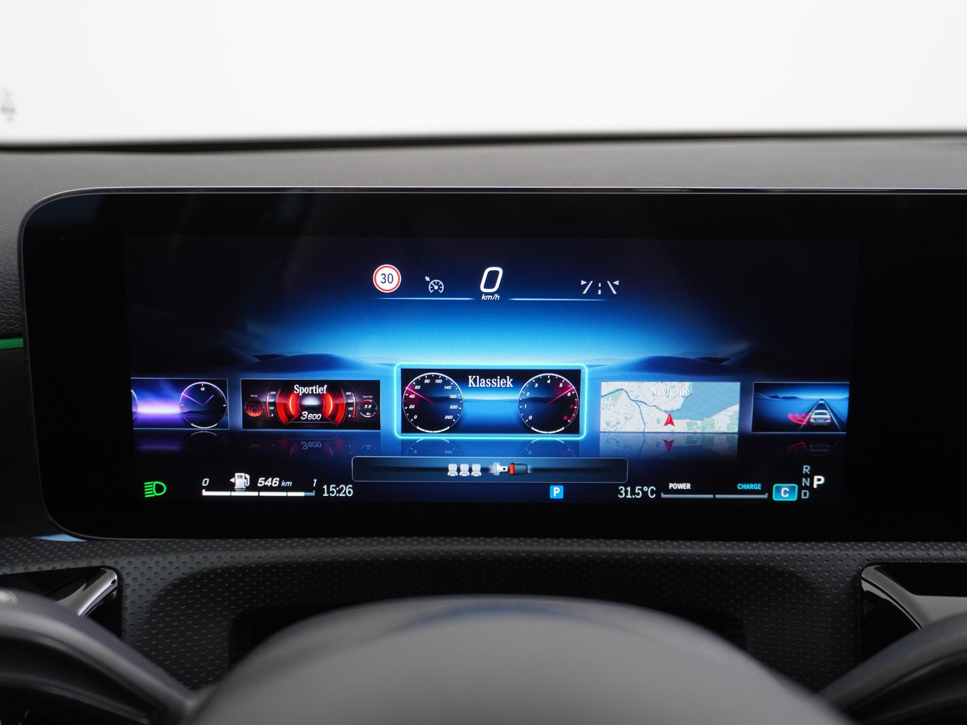 Mercedes-Benz A-Klasse 180 AMG Line Star Edition 36