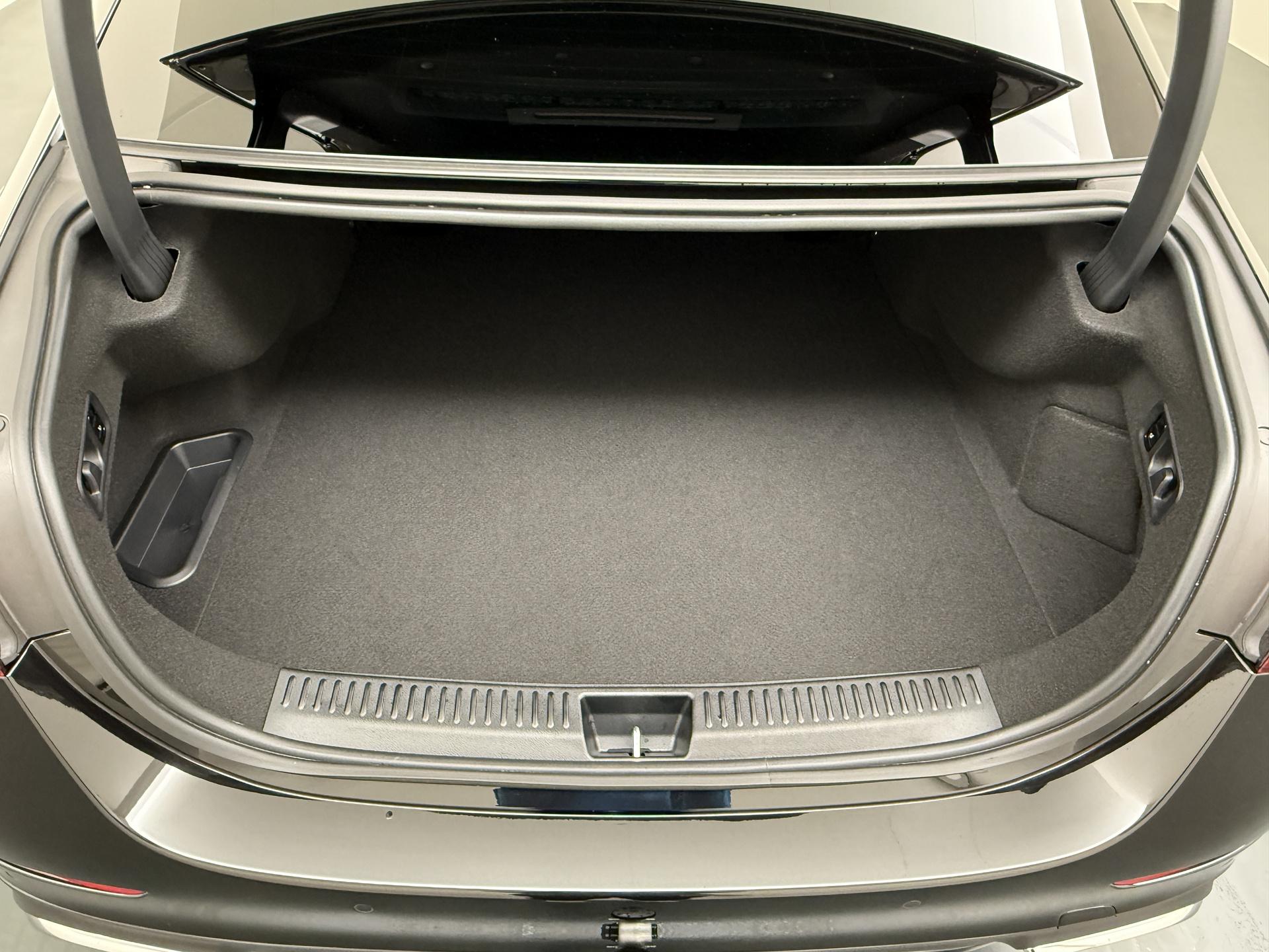 Mercedes-Benz E-Klasse 300 e Sport Edition 13