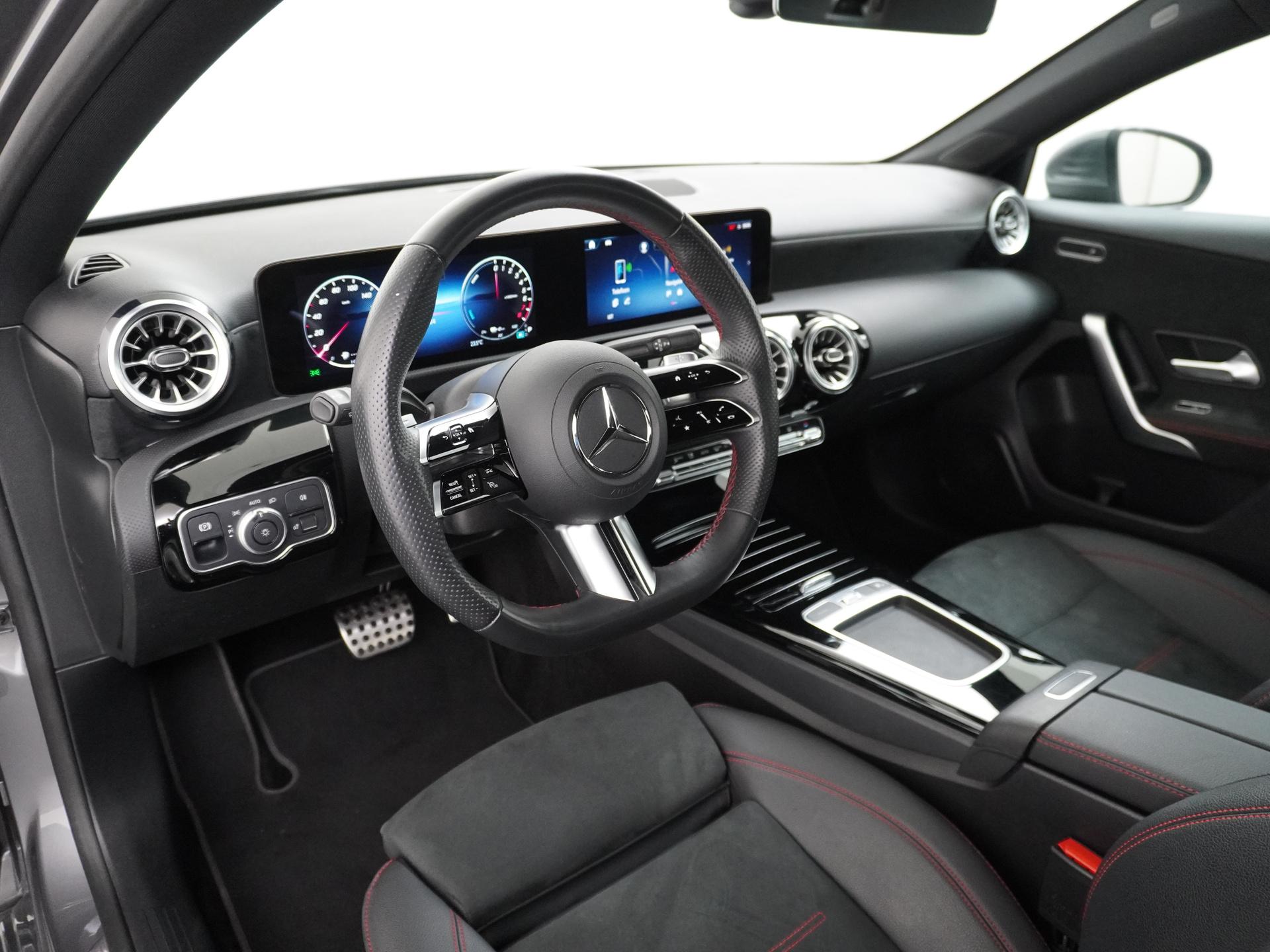 Mercedes-Benz A-Klasse 250 e Star Edition AMG Line 1