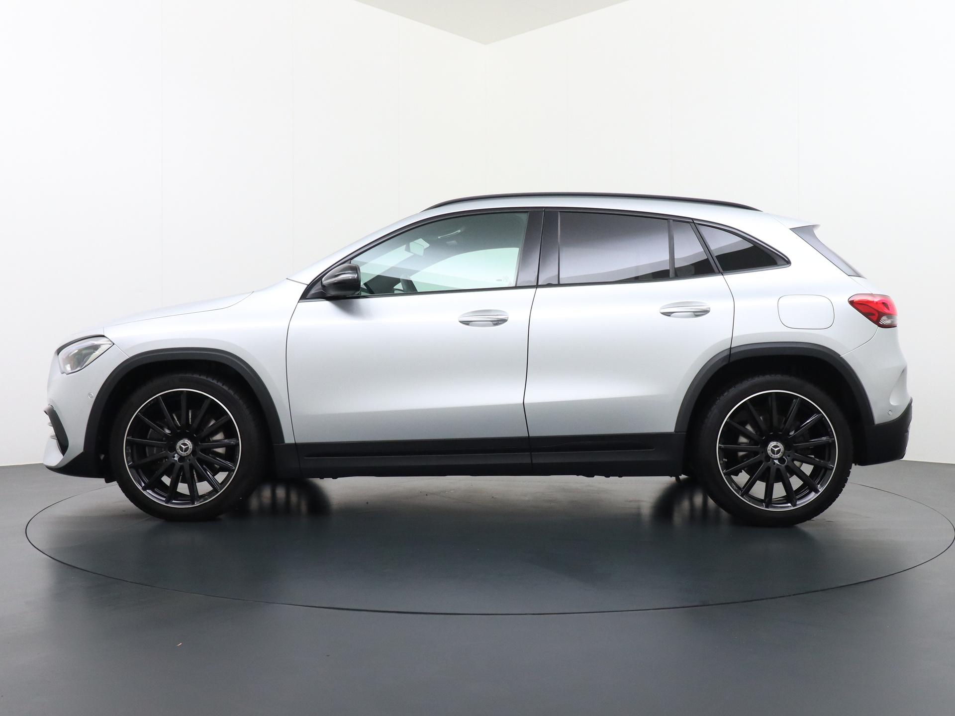 Mercedes-Benz GLA 250 AMG Line 1