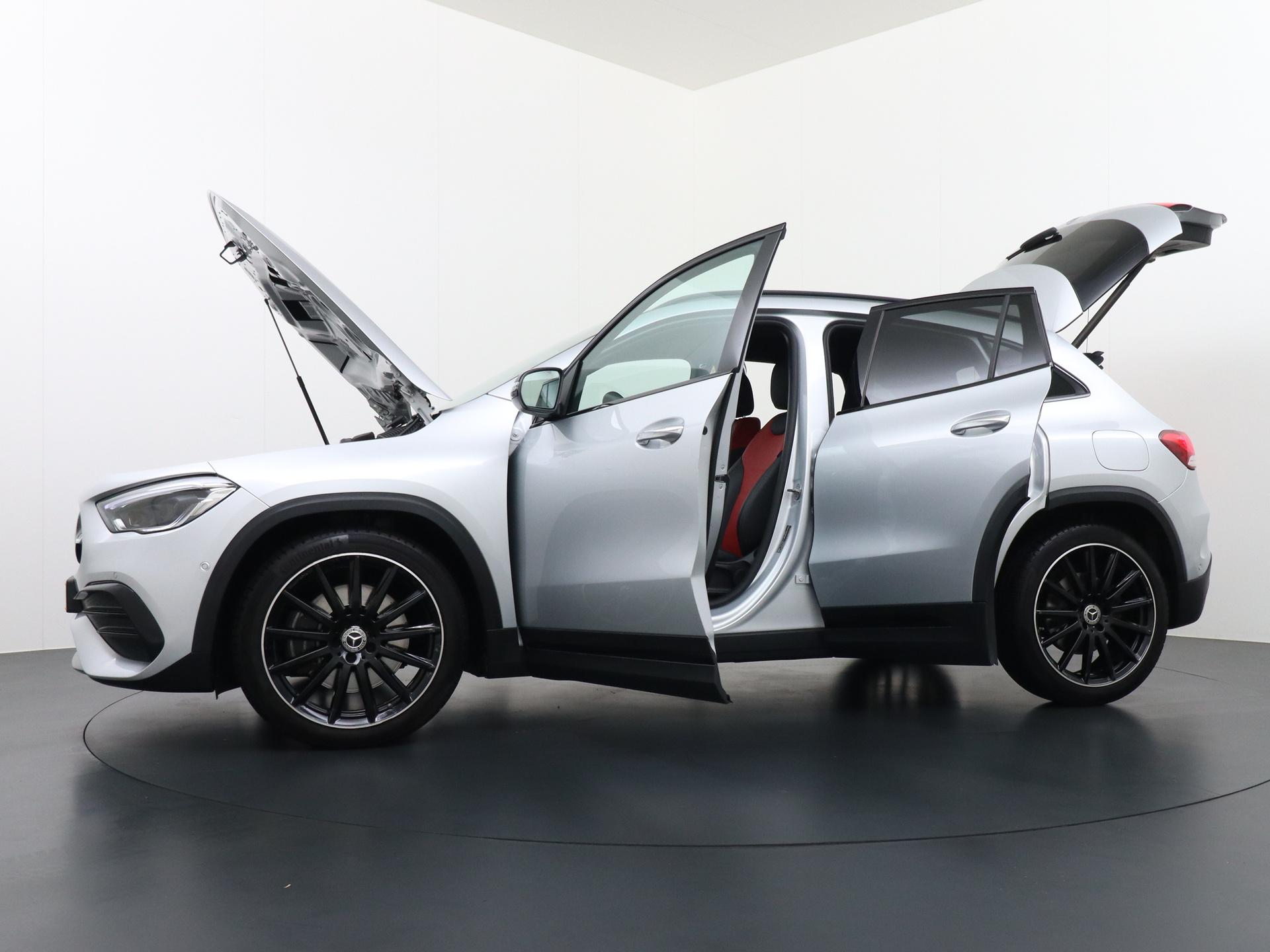 Mercedes-Benz GLA 250 AMG Line 10