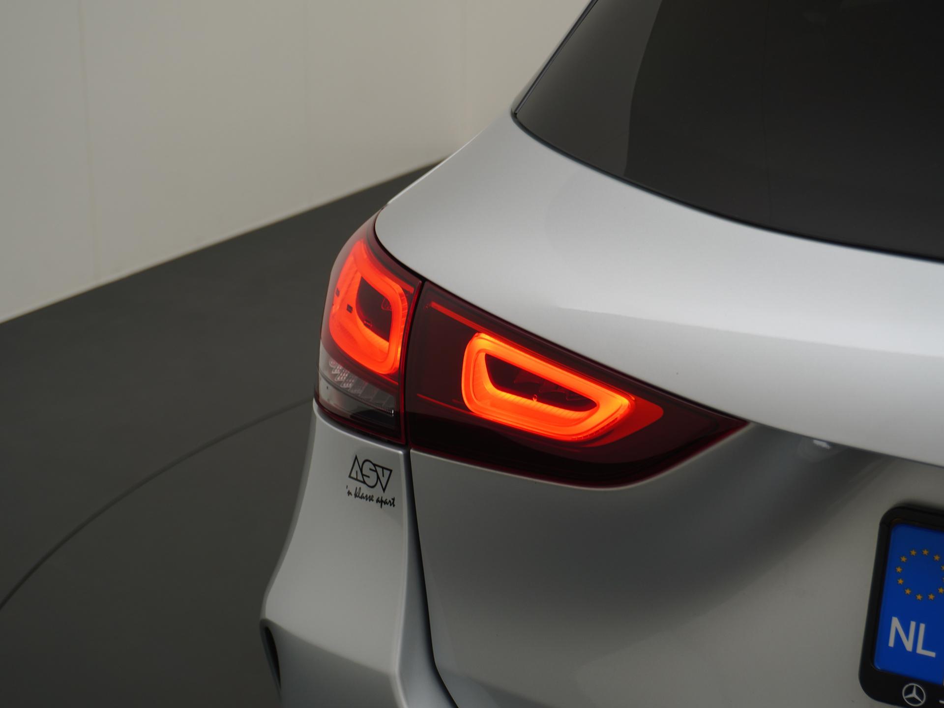 Mercedes-Benz GLA 250 AMG Line 11