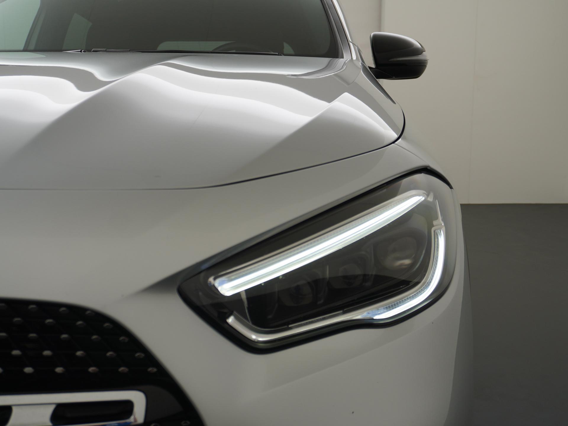 Mercedes-Benz GLA 250 AMG Line 16