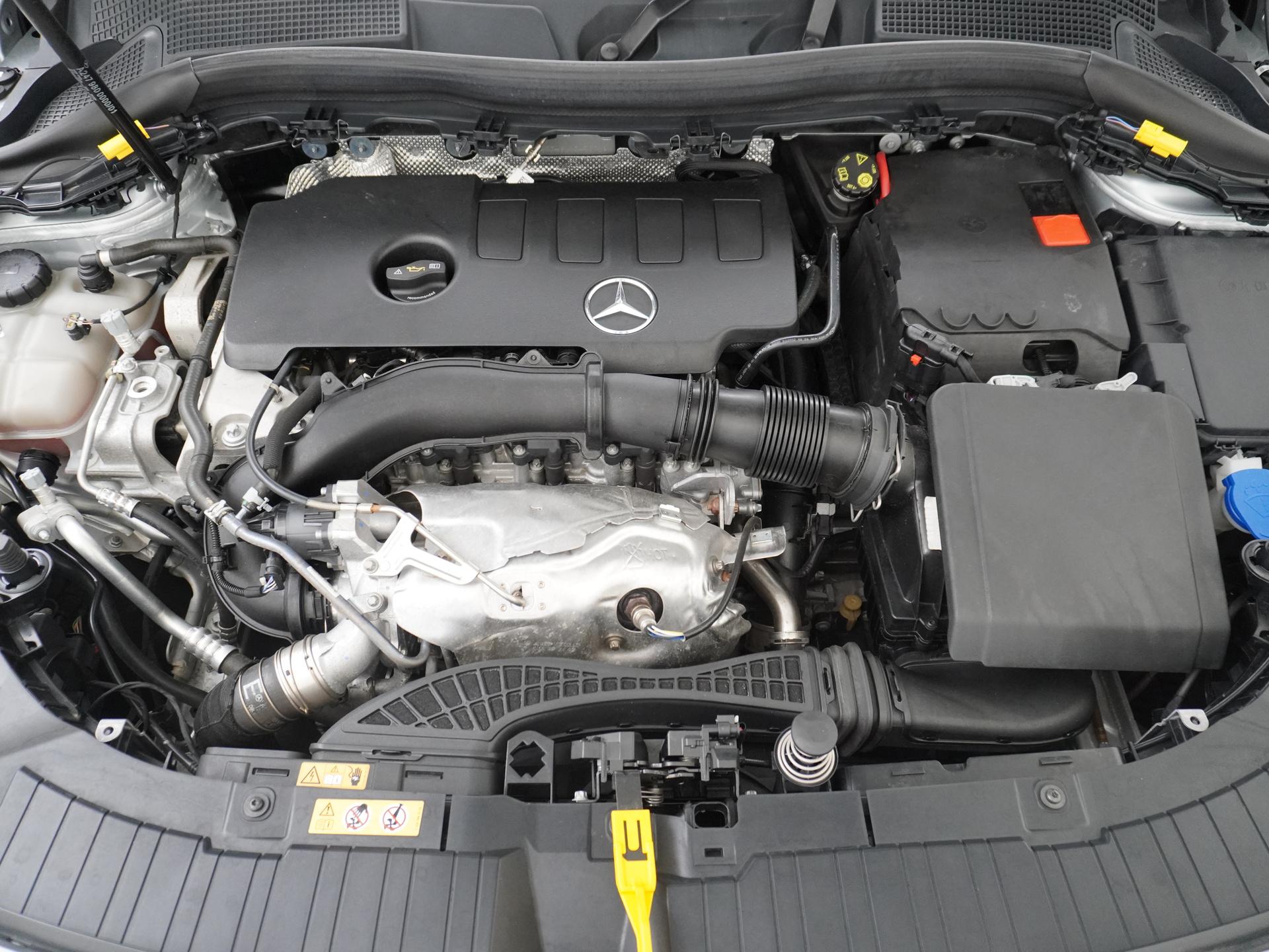 Mercedes-Benz GLA 250 AMG Line 17