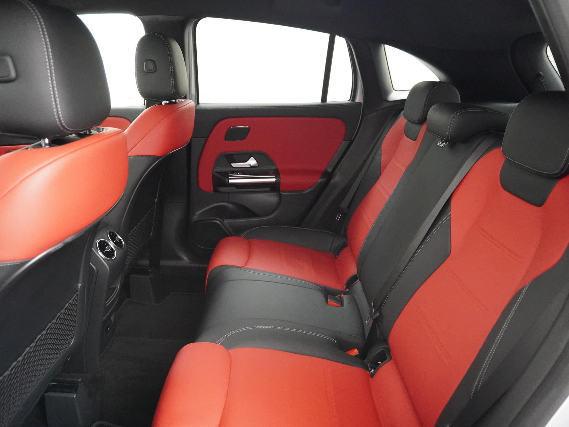 Mercedes-Benz GLA 250 AMG Line 22