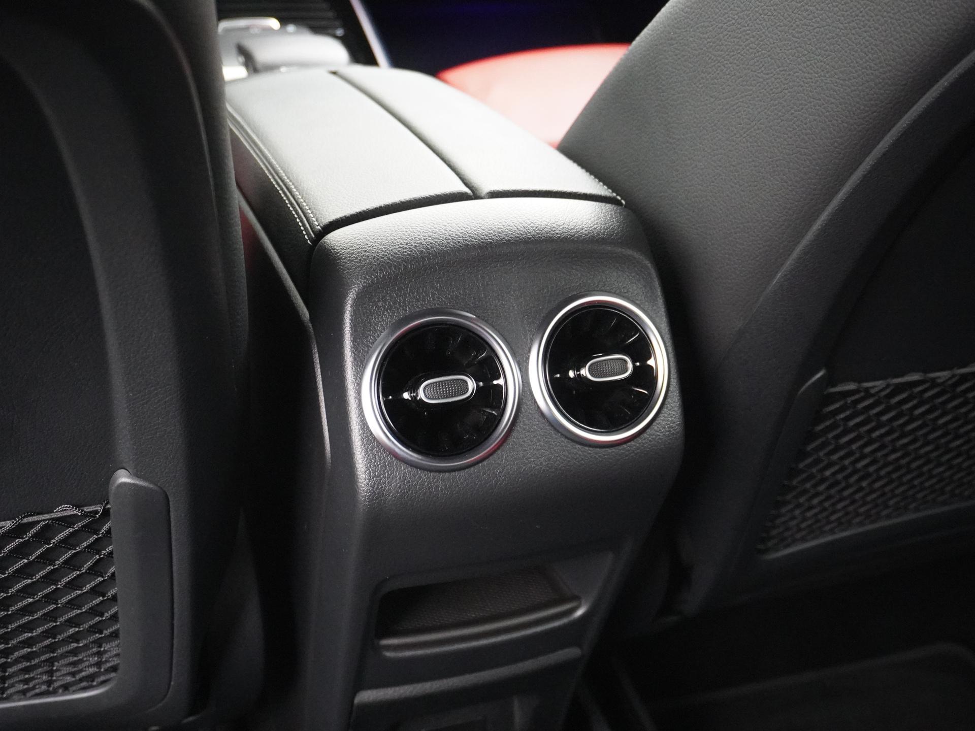 Mercedes-Benz GLA 250 AMG Line 23