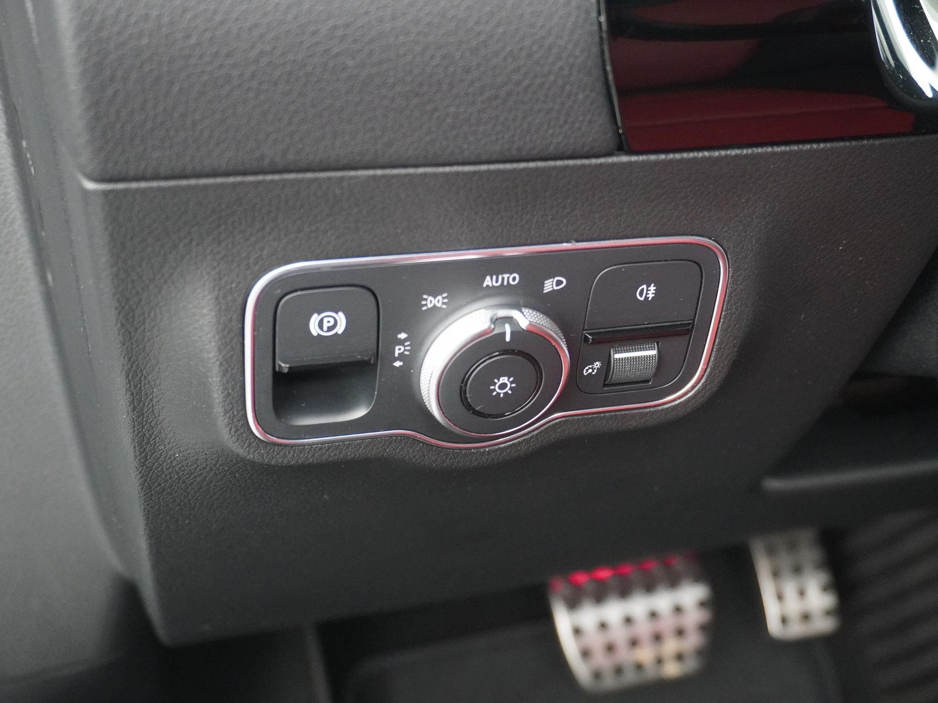 Mercedes-Benz GLA 250 AMG Line 27