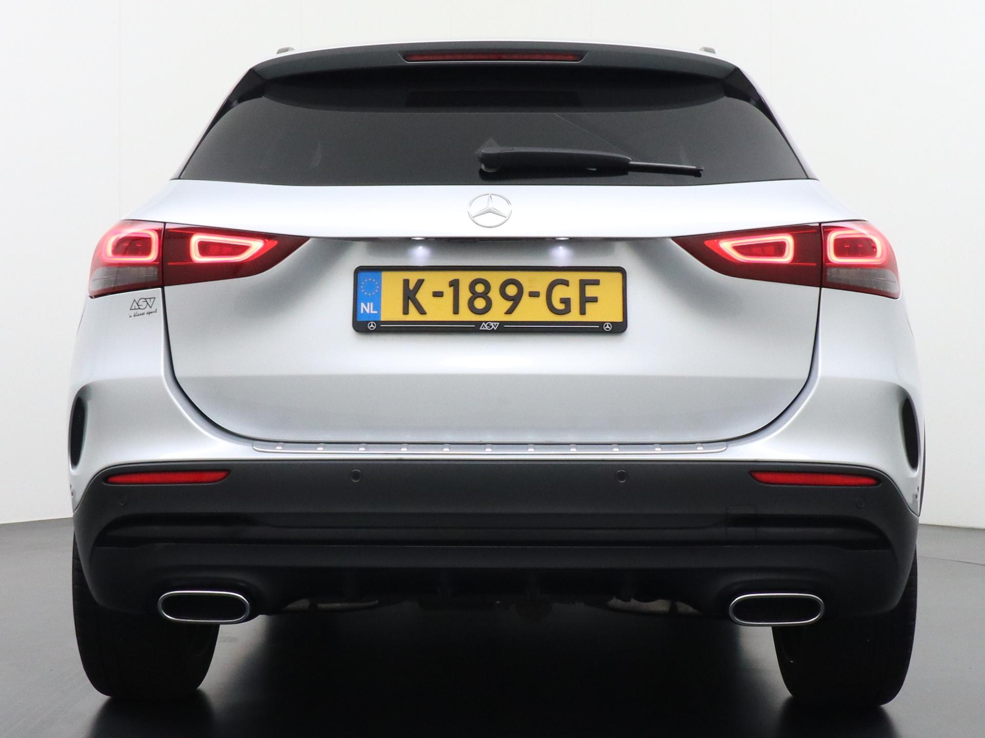 Mercedes-Benz GLA 250 AMG Line 3