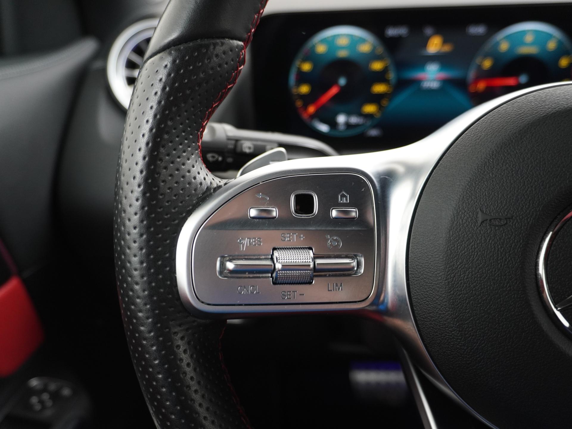 Mercedes-Benz GLA 250 AMG Line 30