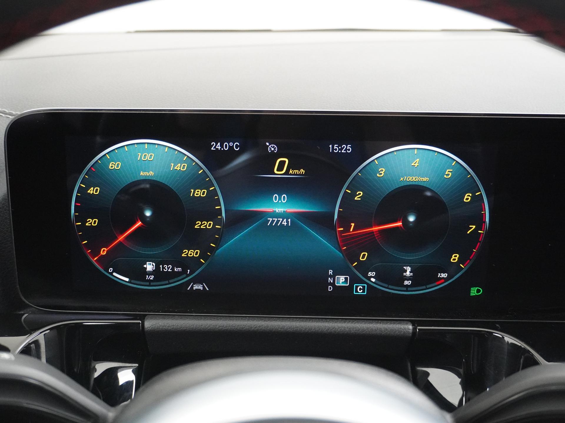 Mercedes-Benz GLA 250 AMG Line 32