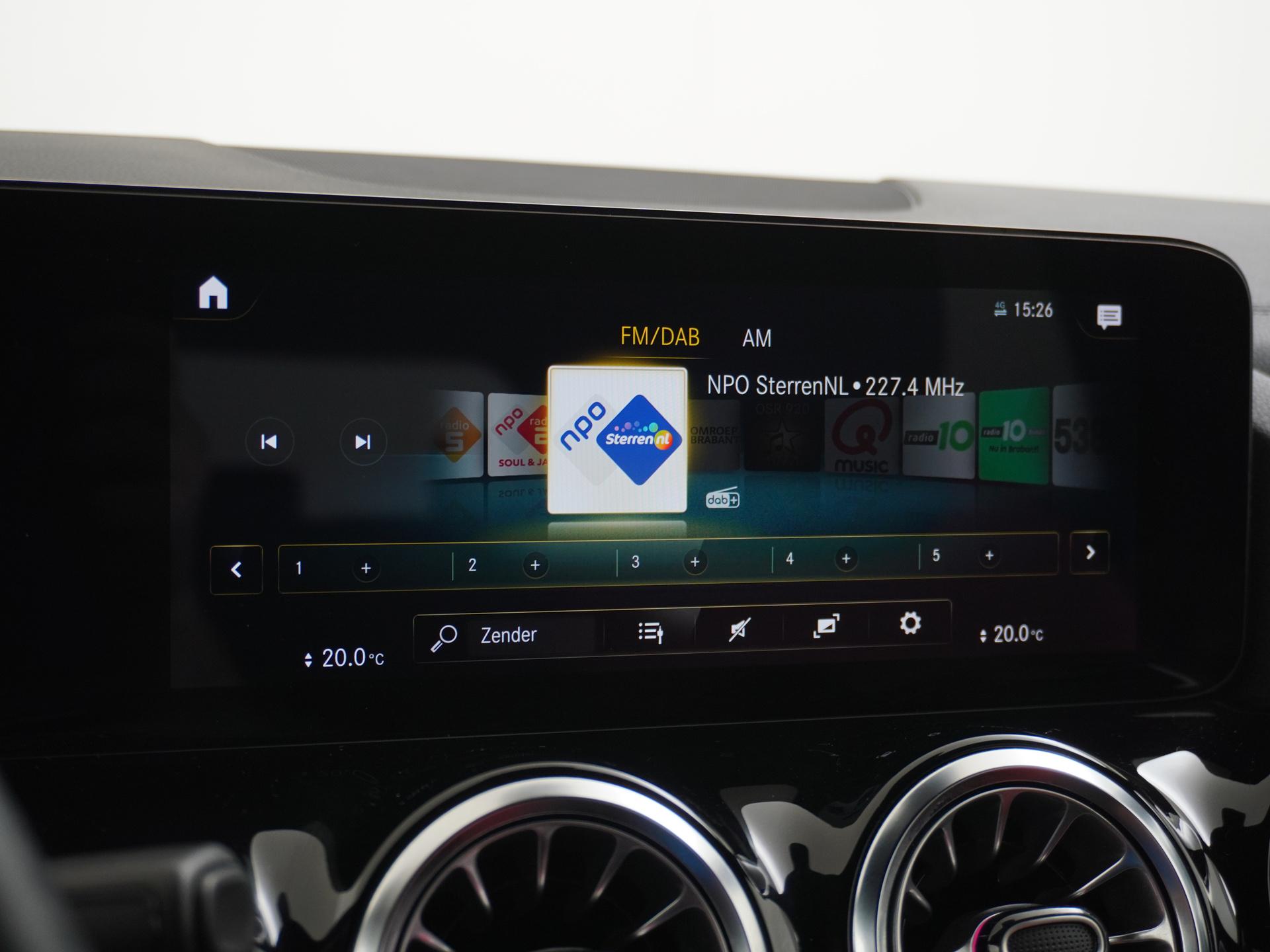 Mercedes-Benz GLA 250 AMG Line 37