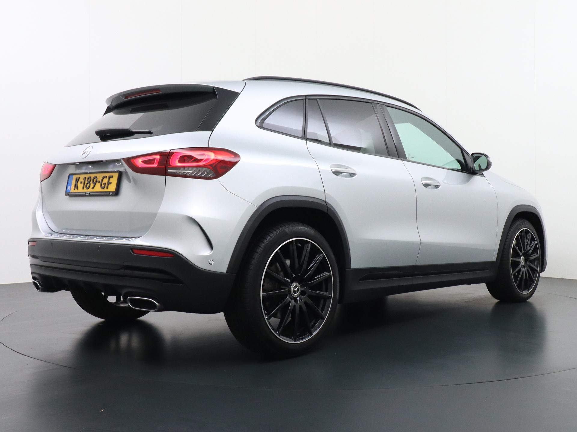 Mercedes-Benz GLA 250 AMG Line 4