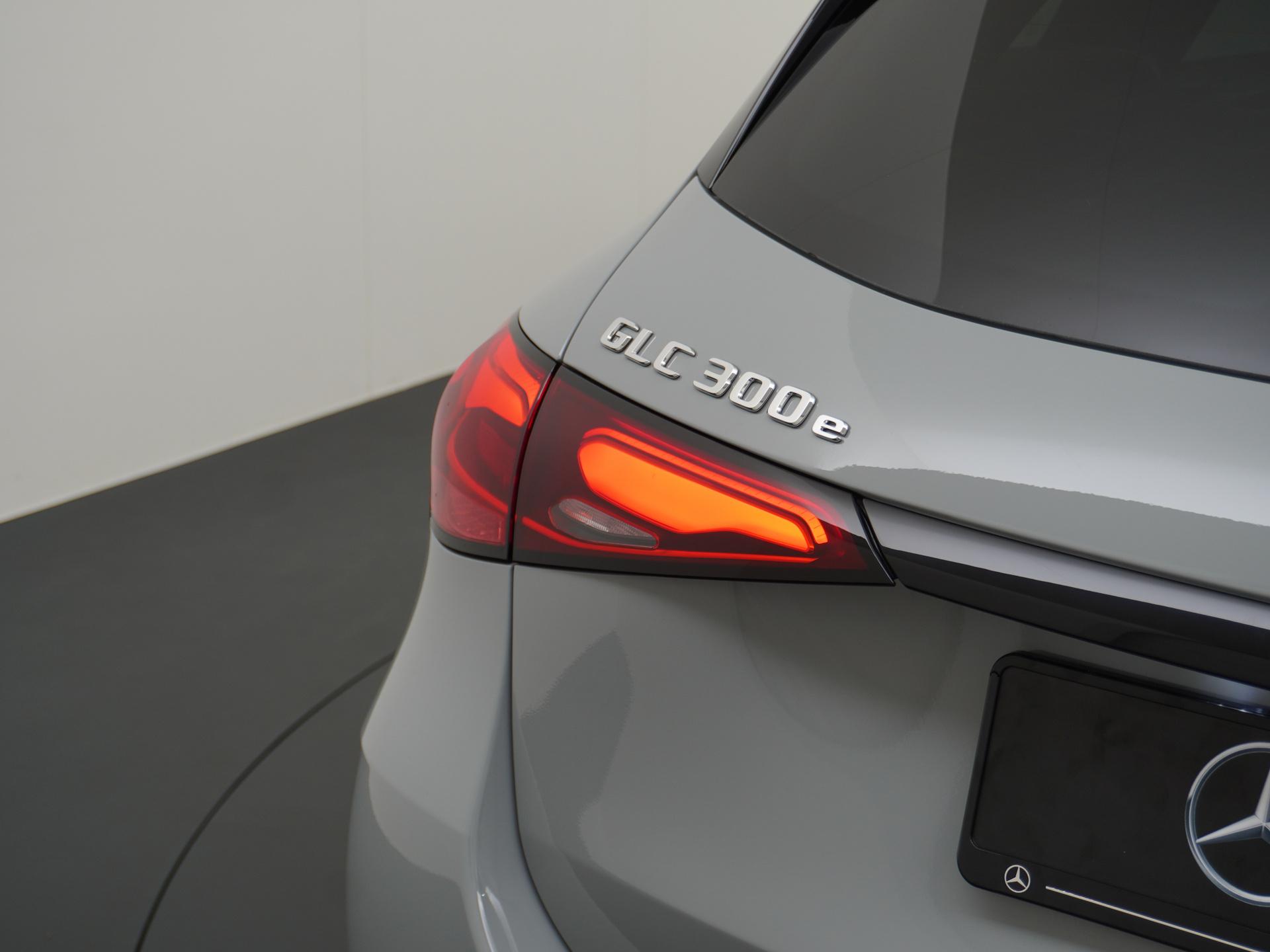 Mercedes-Benz GLC 300e 4MATIC Sport Edition 11