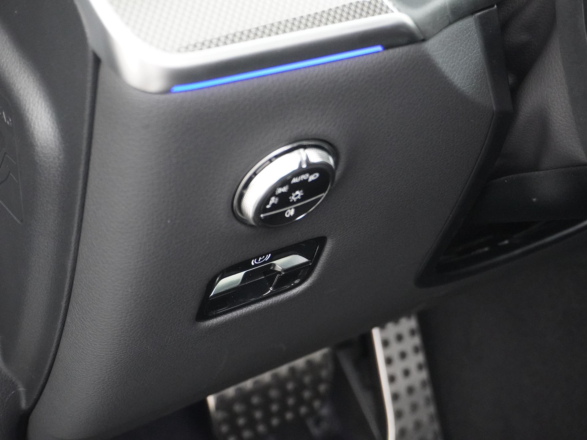 Mercedes-Benz GLC 300e 4MATIC Sport Edition 30