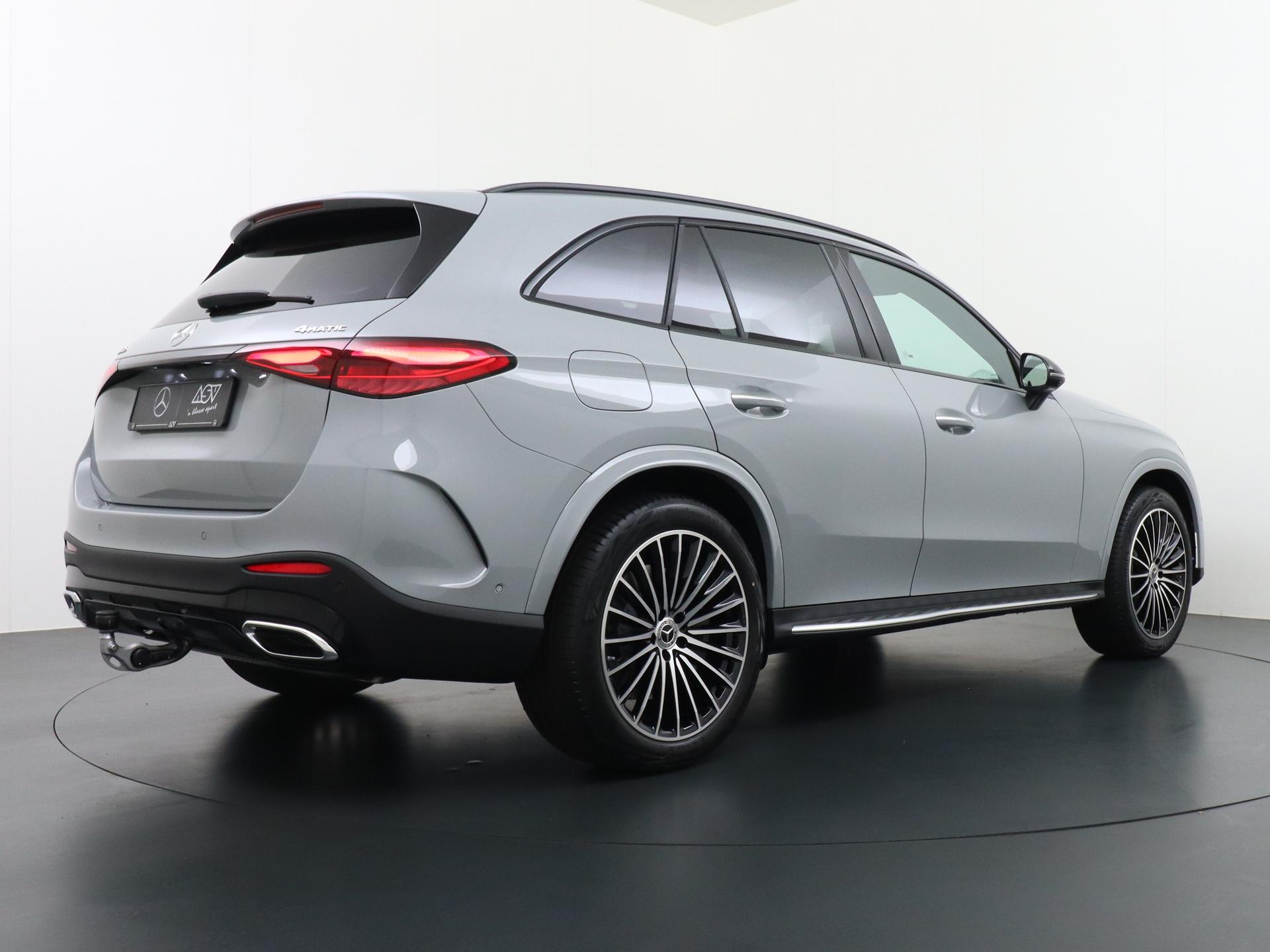 Mercedes-Benz GLC 300e 4MATIC Sport Edition 4