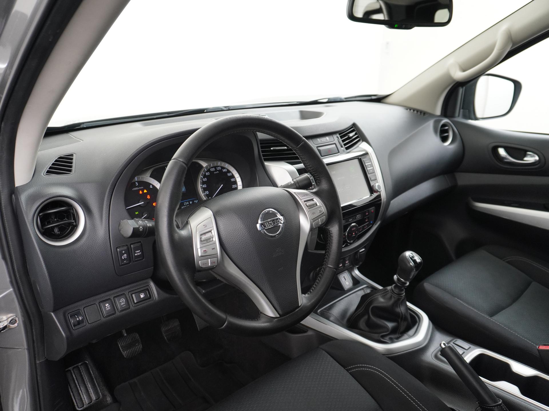 Nissan Navara 2.3 dCi N-Connecta King Cab 11